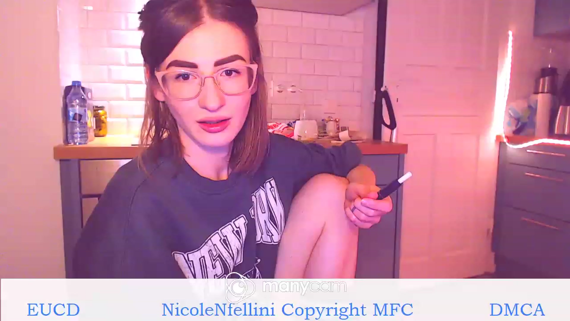 Gallery image thumbnail from Wine_in_jimmy's myfreecams stream on, 11/17/2022, 02:37 image 16 of 20