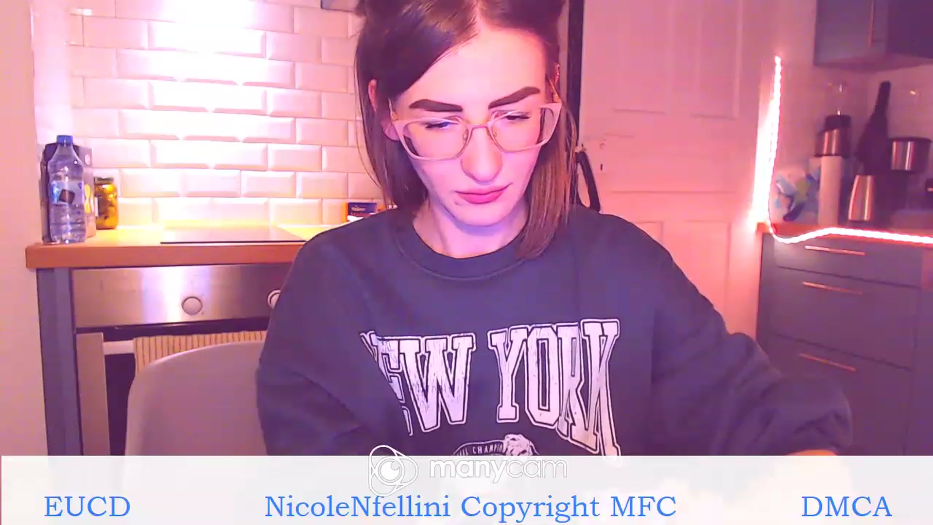 Gallery image thumbnail from Wine_in_jimmy's myfreecams stream on, 11/17/2022, 02:37 image 8 of 20