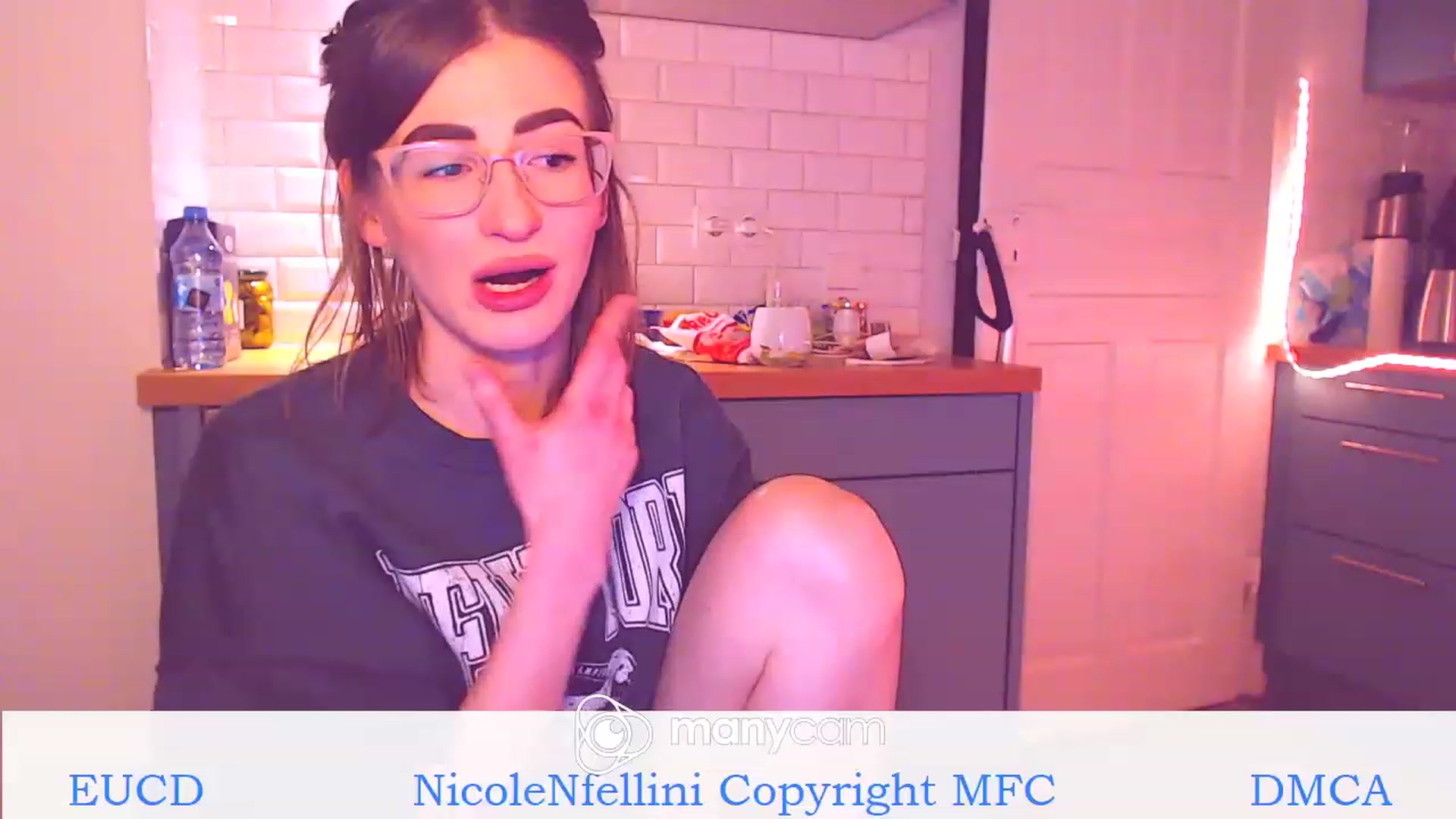 Gallery image thumbnail from Wine_in_jimmy's myfreecams stream on, 11/17/2022, 02:37 image 18 of 20