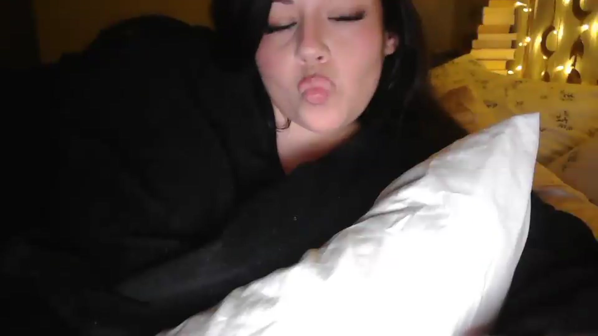 Gallery image thumbnail from Winter's myfreecams stream on, 06/27/2026, 06:31 image 19 of 20