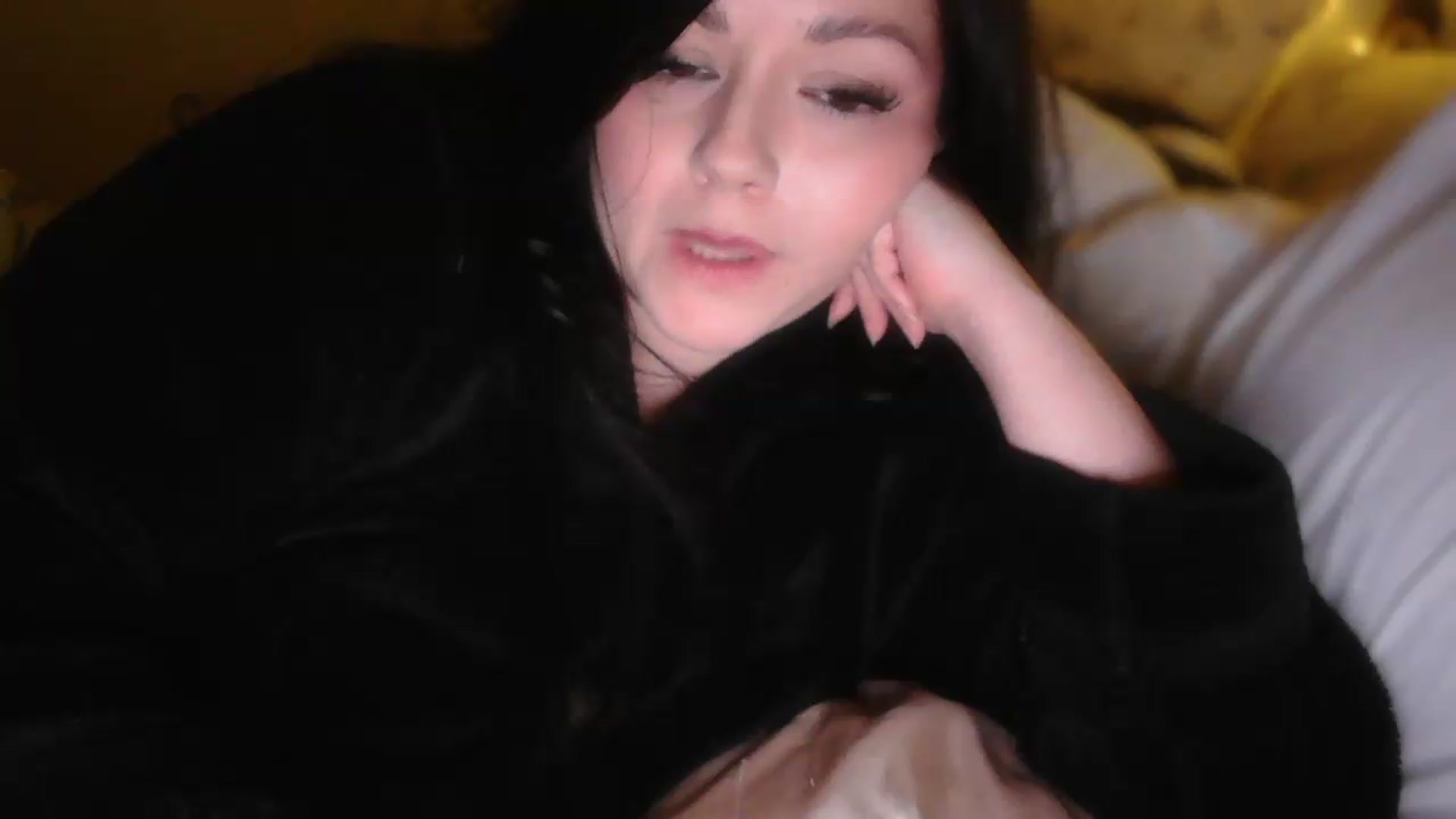 Gallery image thumbnail from Winter's myfreecams stream on, 08/06/2026, 05:16 image 20 of 20