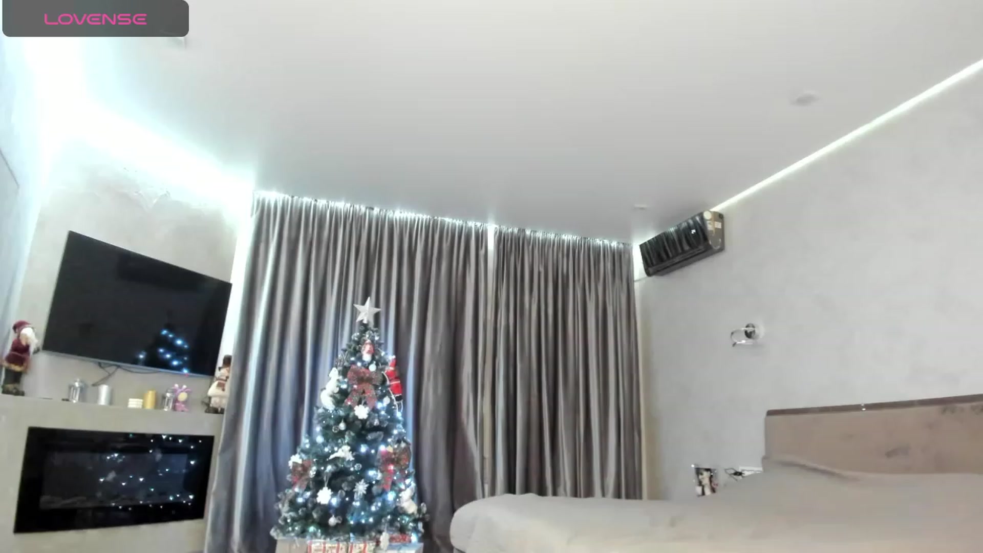 Gallery image thumbnail from WinterGirl's myfreecams stream on, 12/17/2023, 23:37 image 12 of 20