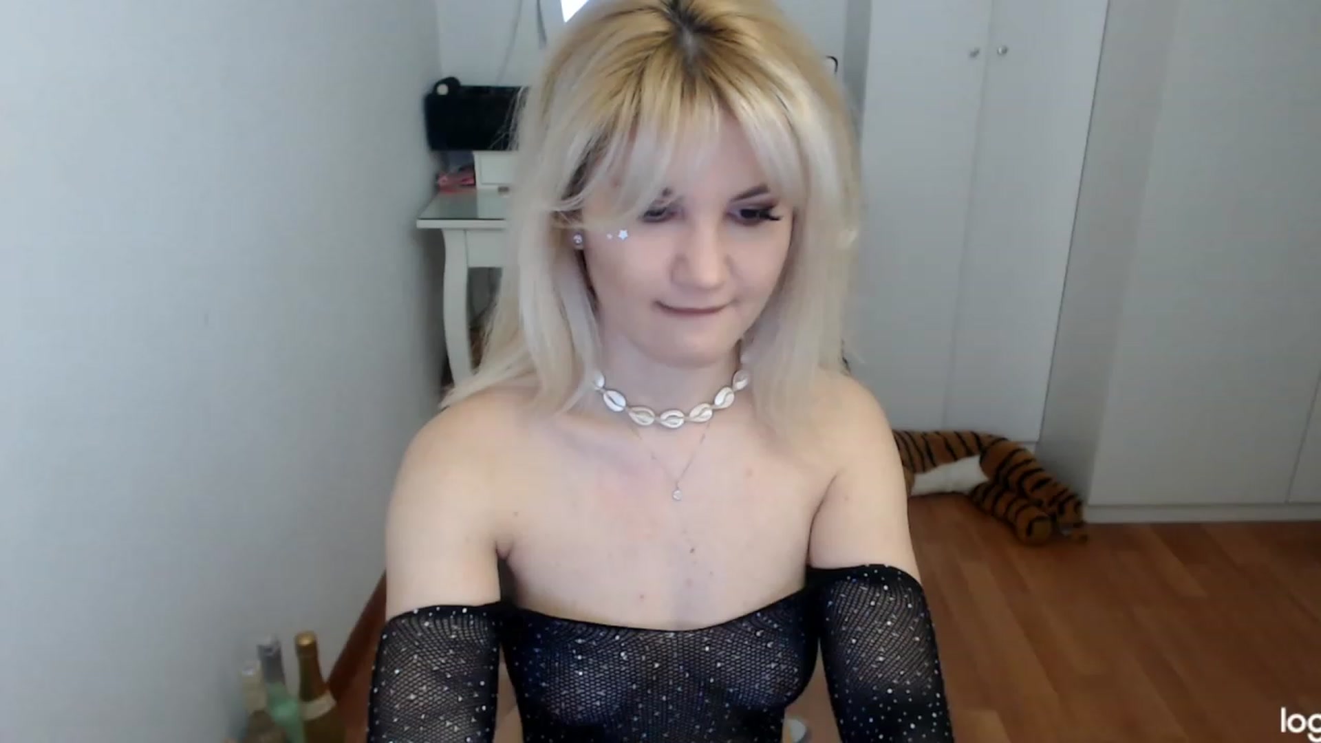 Gallery image thumbnail from WinterJewel's myfreecams stream on, 12/09/2023, 08:32 image 4 of 20