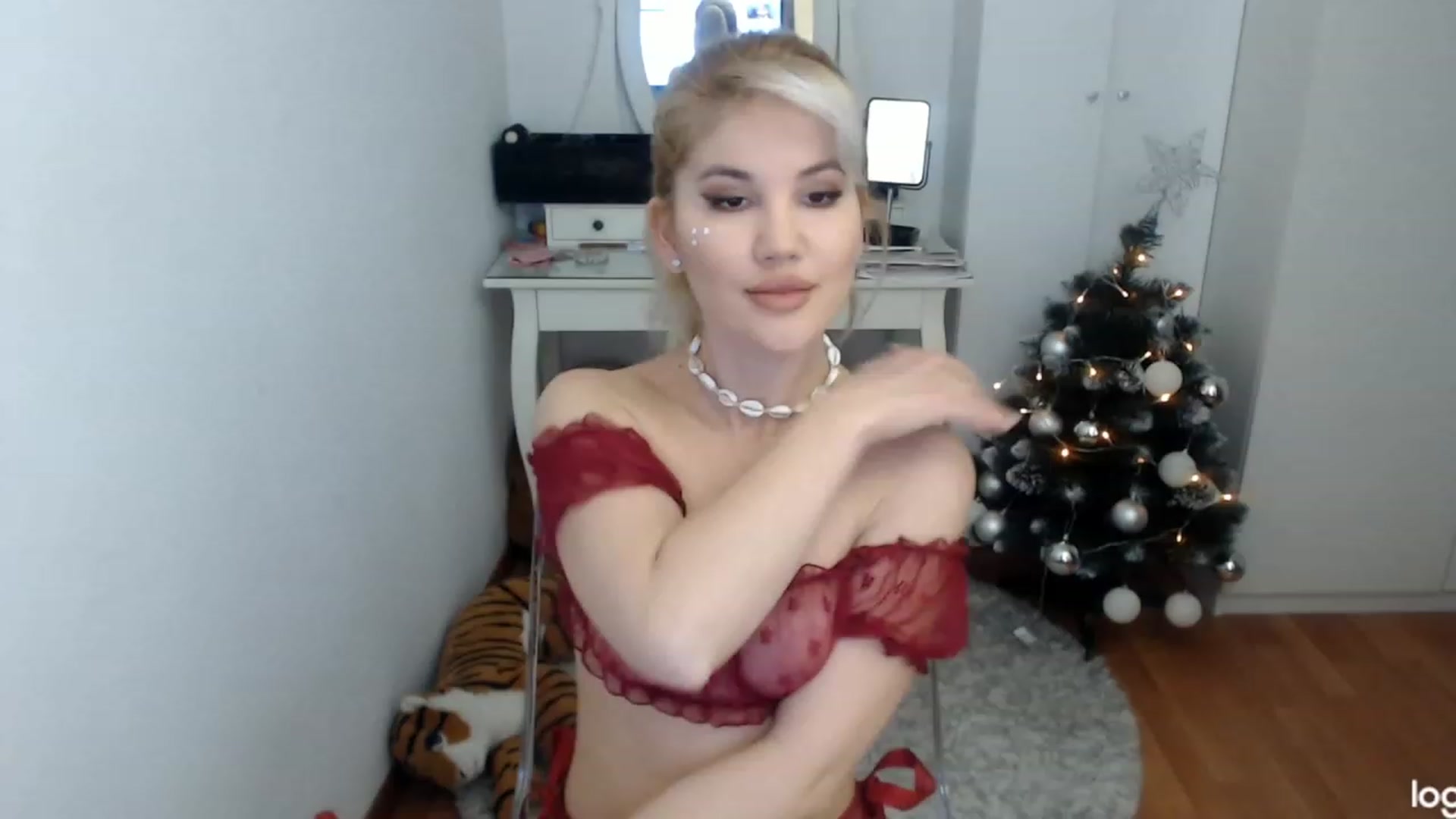 Gallery image thumbnail from WinterJewel's myfreecams stream on, 12/16/2023, 09:12 image 1 of 20