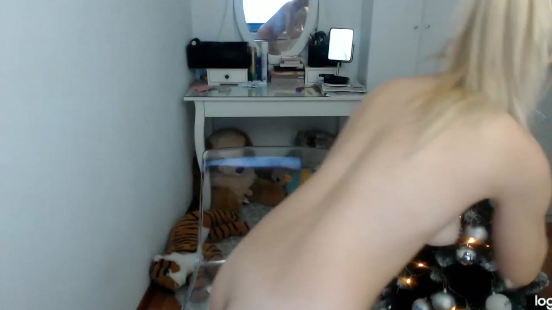 Gallery image thumbnail from WinterJewel's myfreecams stream on, 12/16/2023, 09:12 image 14 of 20