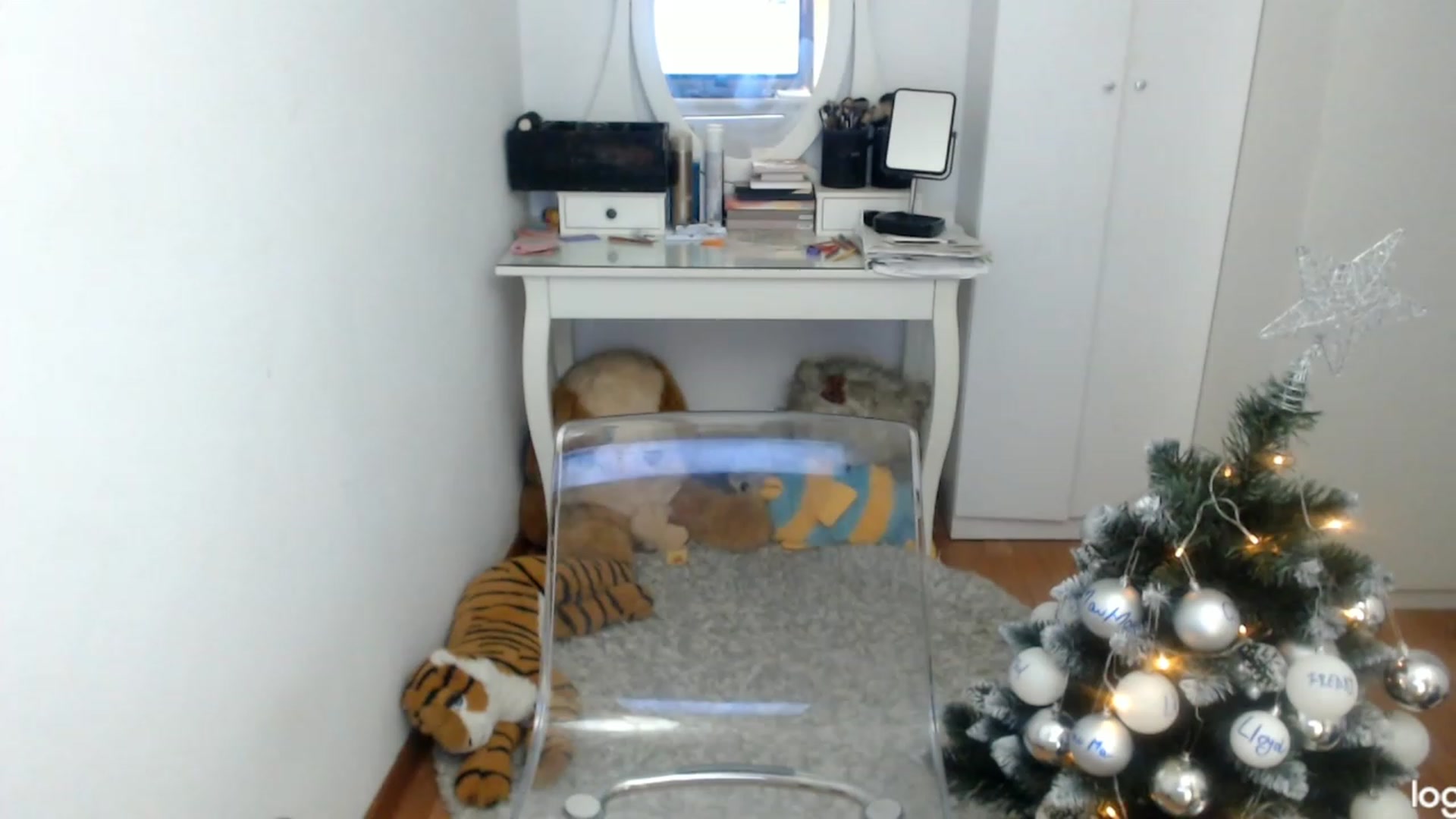 Gallery image thumbnail from WinterJewel's myfreecams stream on, 12/19/2023, 09:49 image 10 of 20