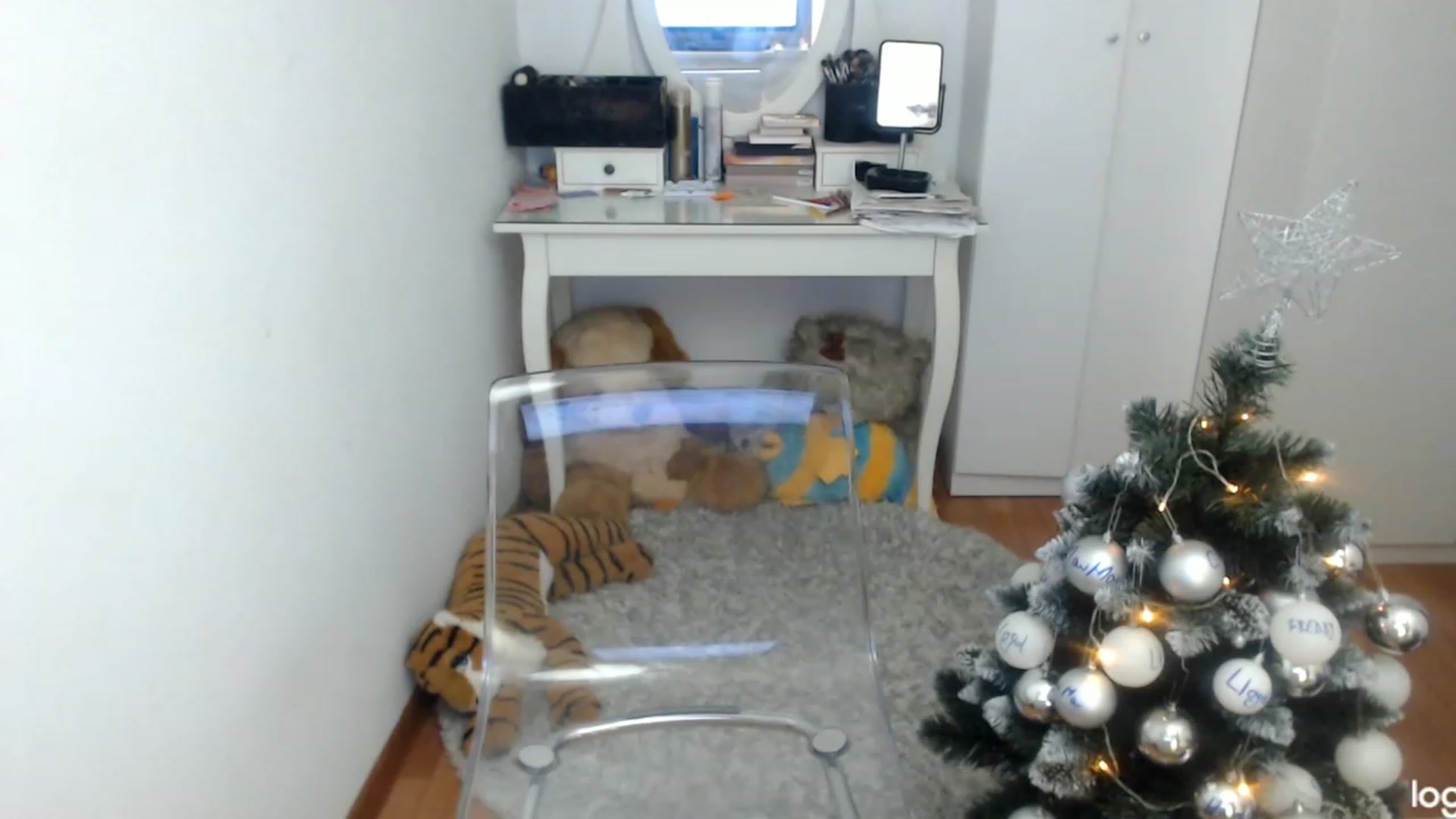 Gallery image thumbnail from WinterJewel's myfreecams stream on, 12/21/2023, 09:47 image 13 of 20