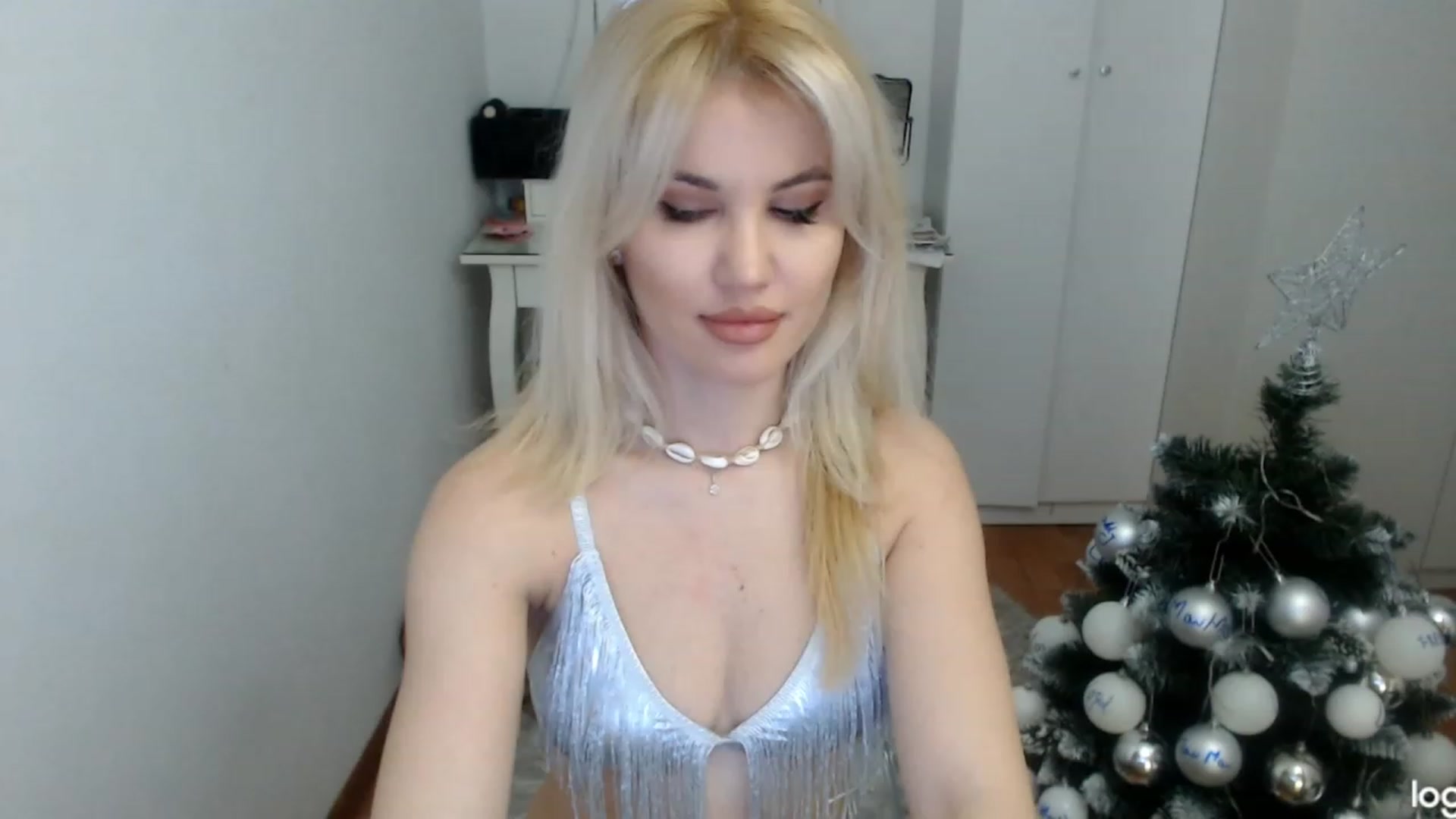 Gallery image thumbnail from WinterJewel's myfreecams stream on, 12/27/2023, 09:51 image 4 of 20