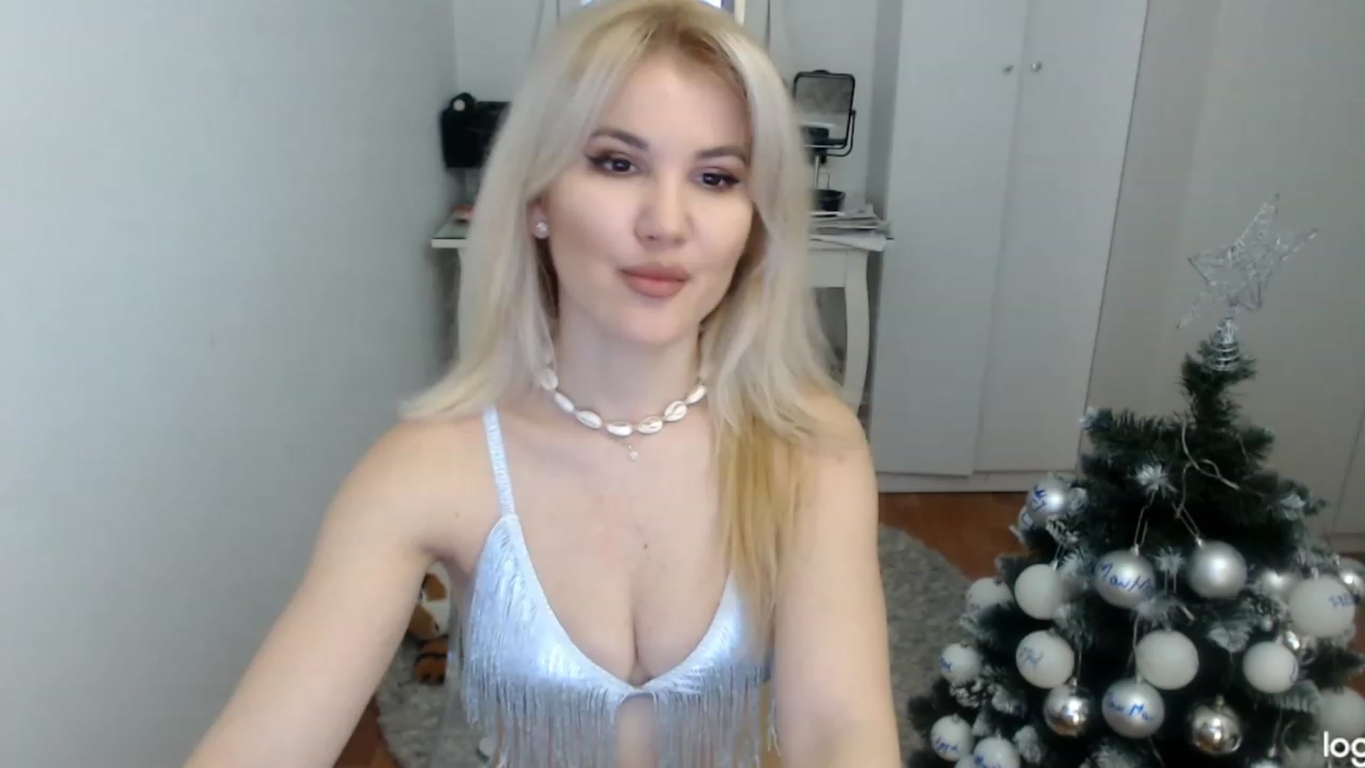 Gallery image thumbnail from WinterJewel's myfreecams stream on, 12/27/2023, 09:51 image 3 of 20