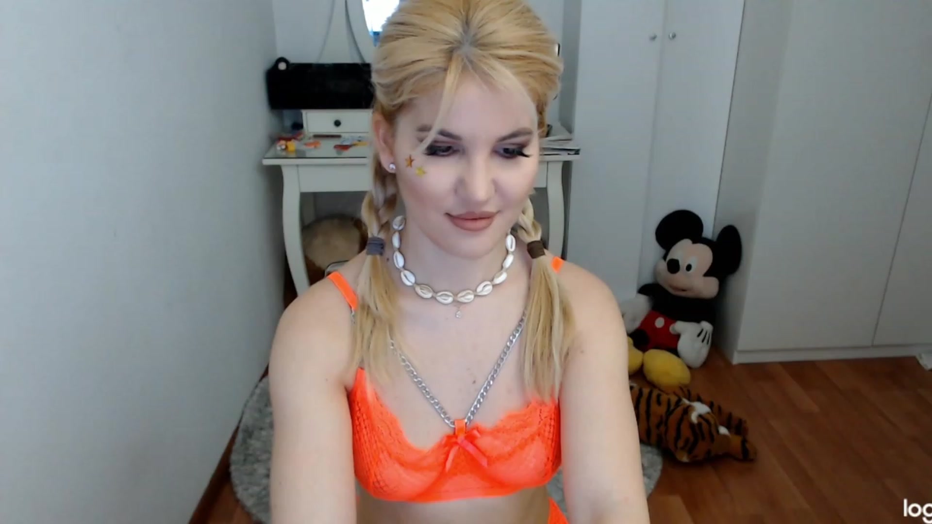 Gallery image thumbnail from WinterJewel's myfreecams stream on, 01/17/2024, 08:25 image 9 of 20