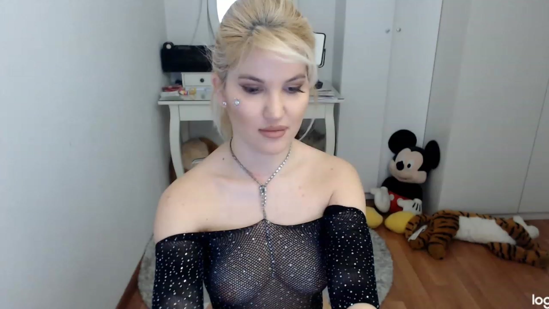 Gallery image thumbnail from WinterJewel's myfreecams stream on, 01/27/2024, 08:44 image 3 of 20