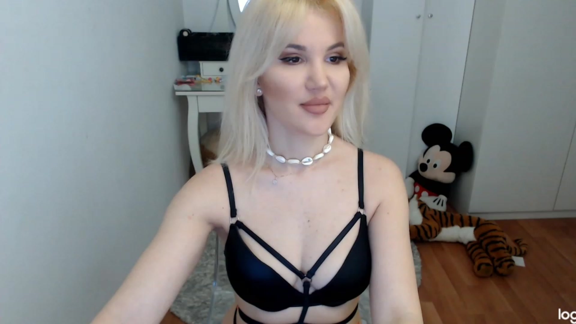 Gallery image thumbnail from WinterJewel's myfreecams stream on, 01/31/2024, 07:49 image 1 of 20