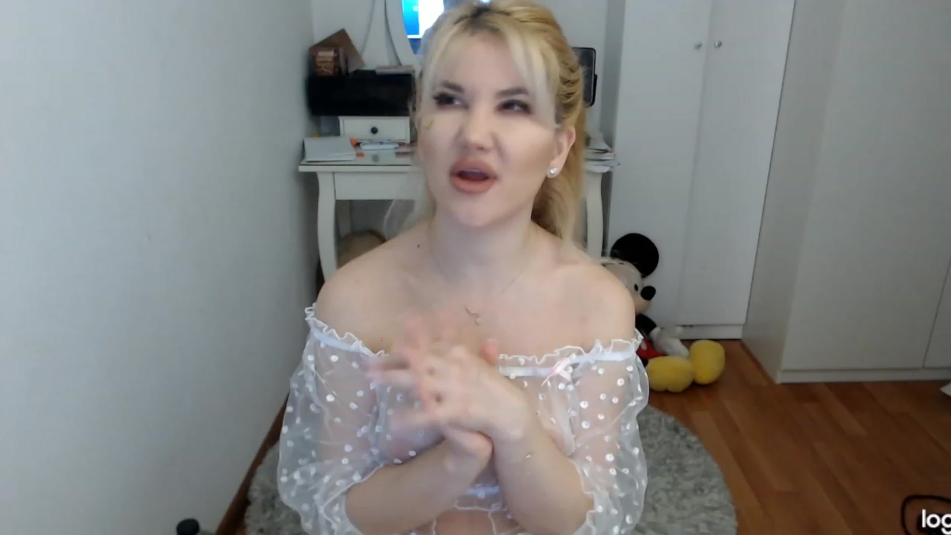 Gallery image thumbnail from WinterJewel's myfreecams stream on, 02/29/2024, 09:35 image 2 of 20