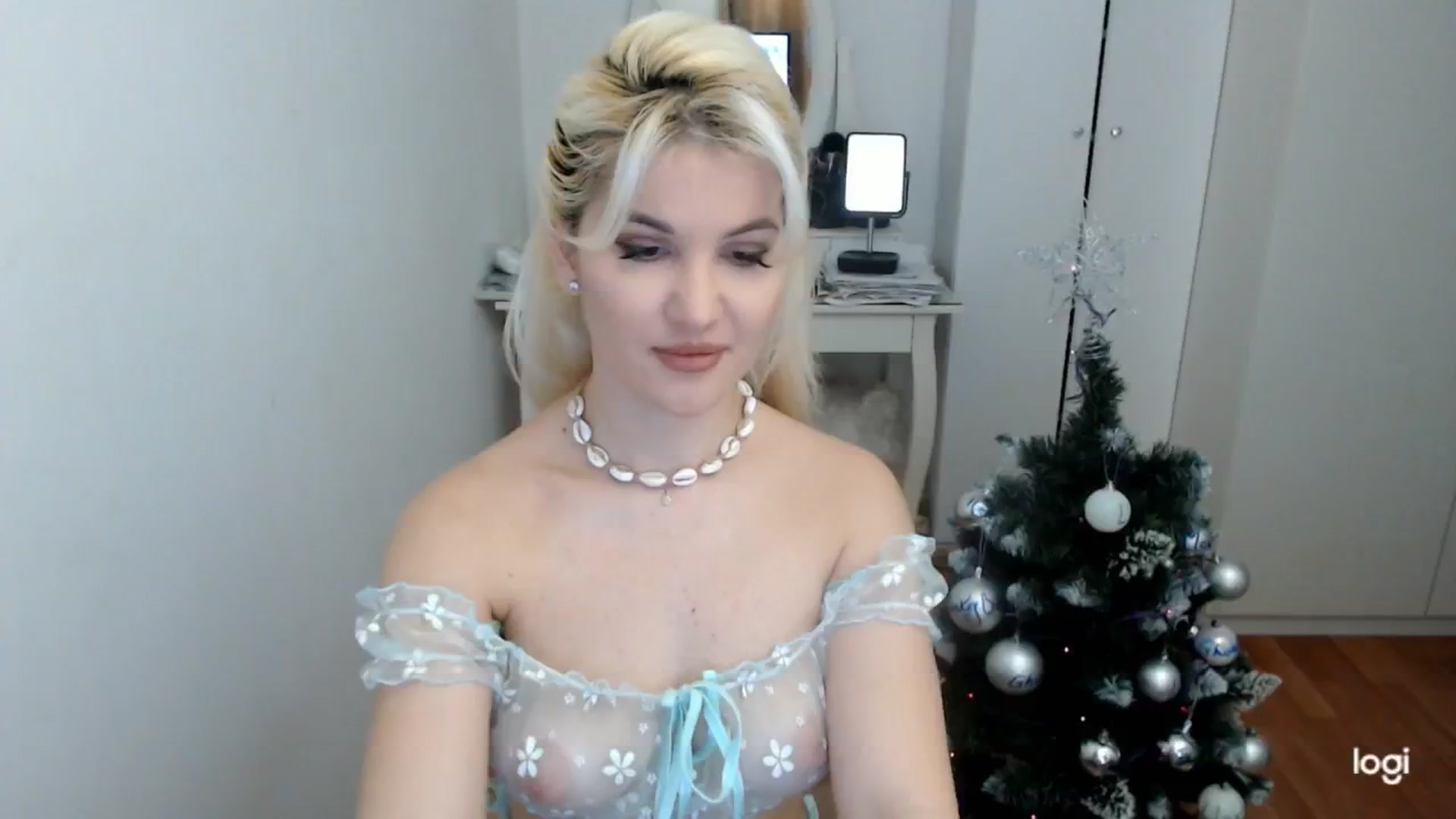 Gallery image thumbnail from WinterJewel's myfreecams stream on, 12/10/2024, 09:36 image 3 of 20