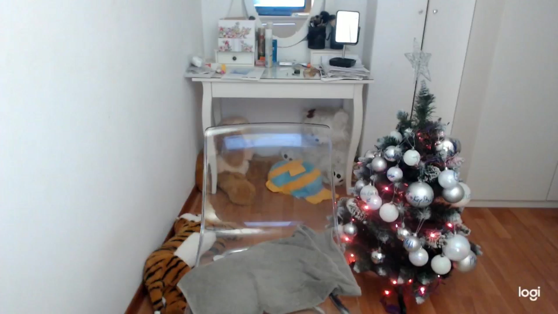 Gallery image thumbnail from WinterJewel's myfreecams stream on, 12/18/2024, 06:53 image 11 of 20