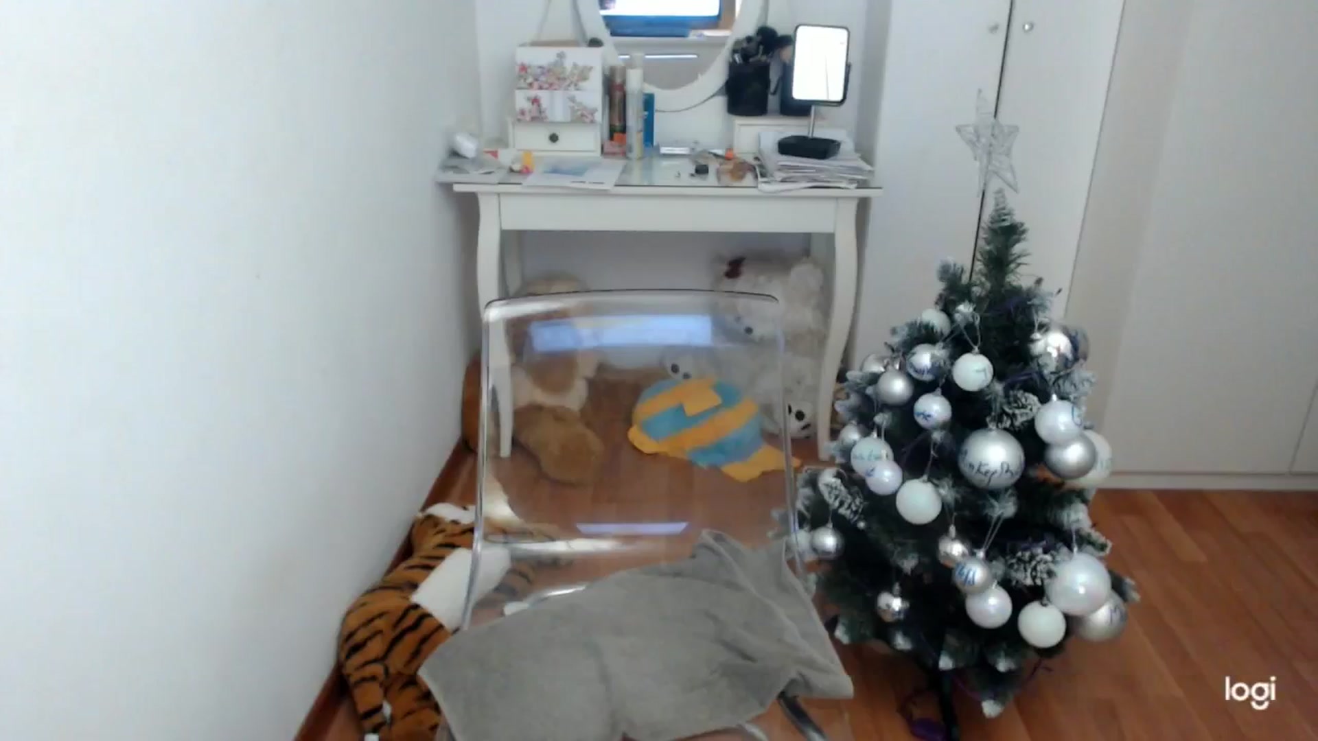 Gallery image thumbnail from WinterJewel's myfreecams stream on, 12/18/2024, 06:53 image 15 of 20