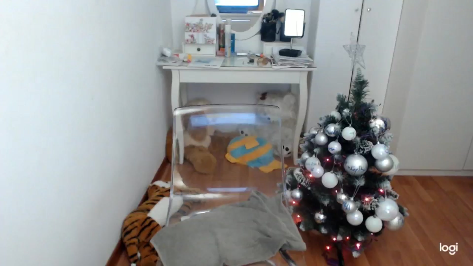 Gallery image thumbnail from WinterJewel's myfreecams stream on, 12/18/2024, 06:53 image 12 of 20