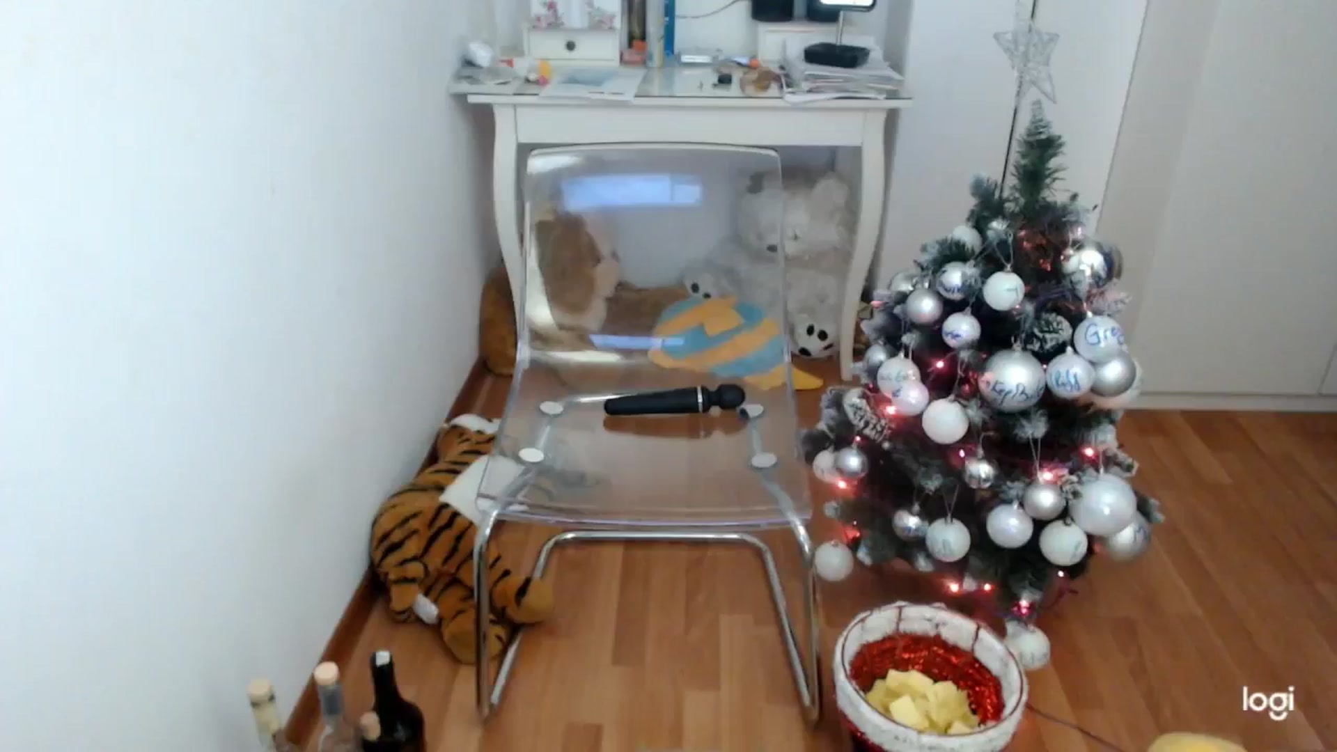 Gallery image thumbnail from WinterJewel's myfreecams stream on, 12/18/2024, 08:51 image 13 of 20