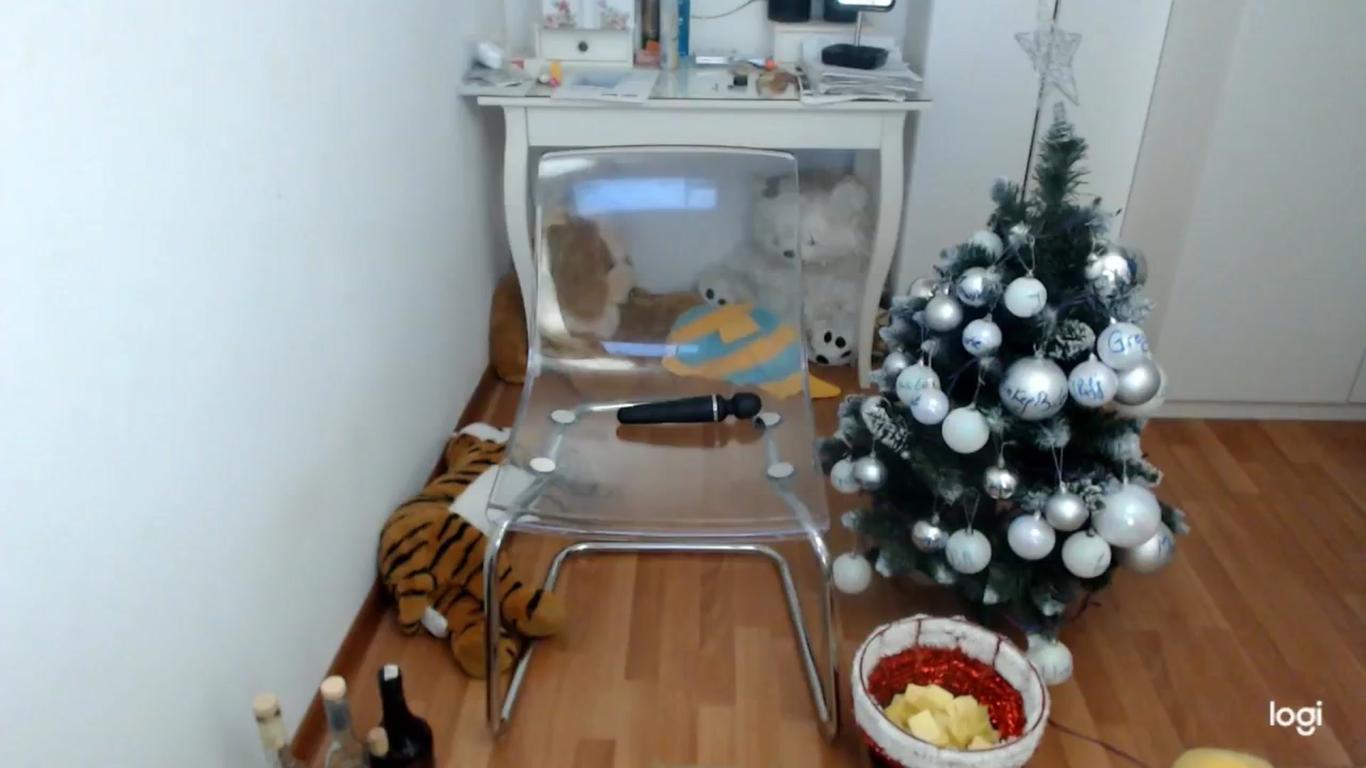 Gallery image thumbnail from WinterJewel's myfreecams stream on, 12/18/2024, 08:51 image 14 of 20
