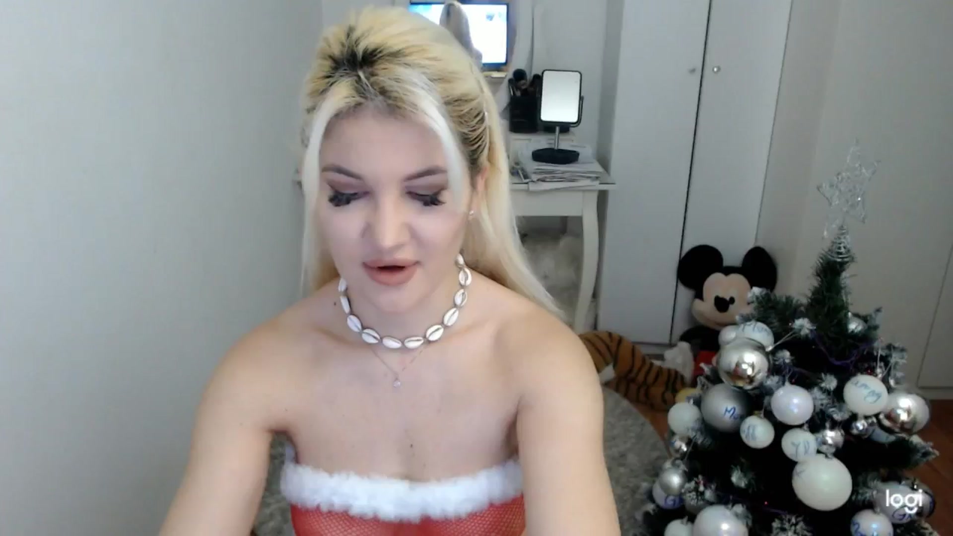 Gallery image thumbnail from WinterJewel's myfreecams stream on, 12/22/2024, 09:55 image 2 of 20