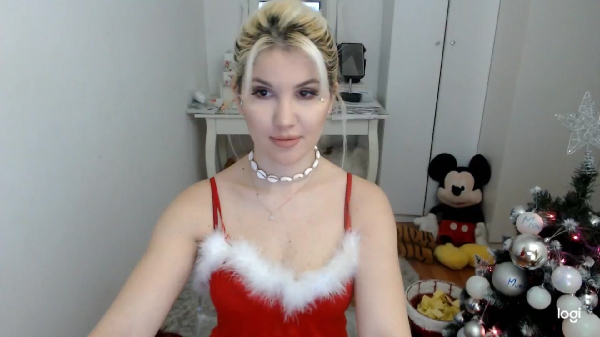 Gallery image thumbnail from WinterJewel's myfreecams stream on, 12/23/2024, 09:08 image 2 of 20
