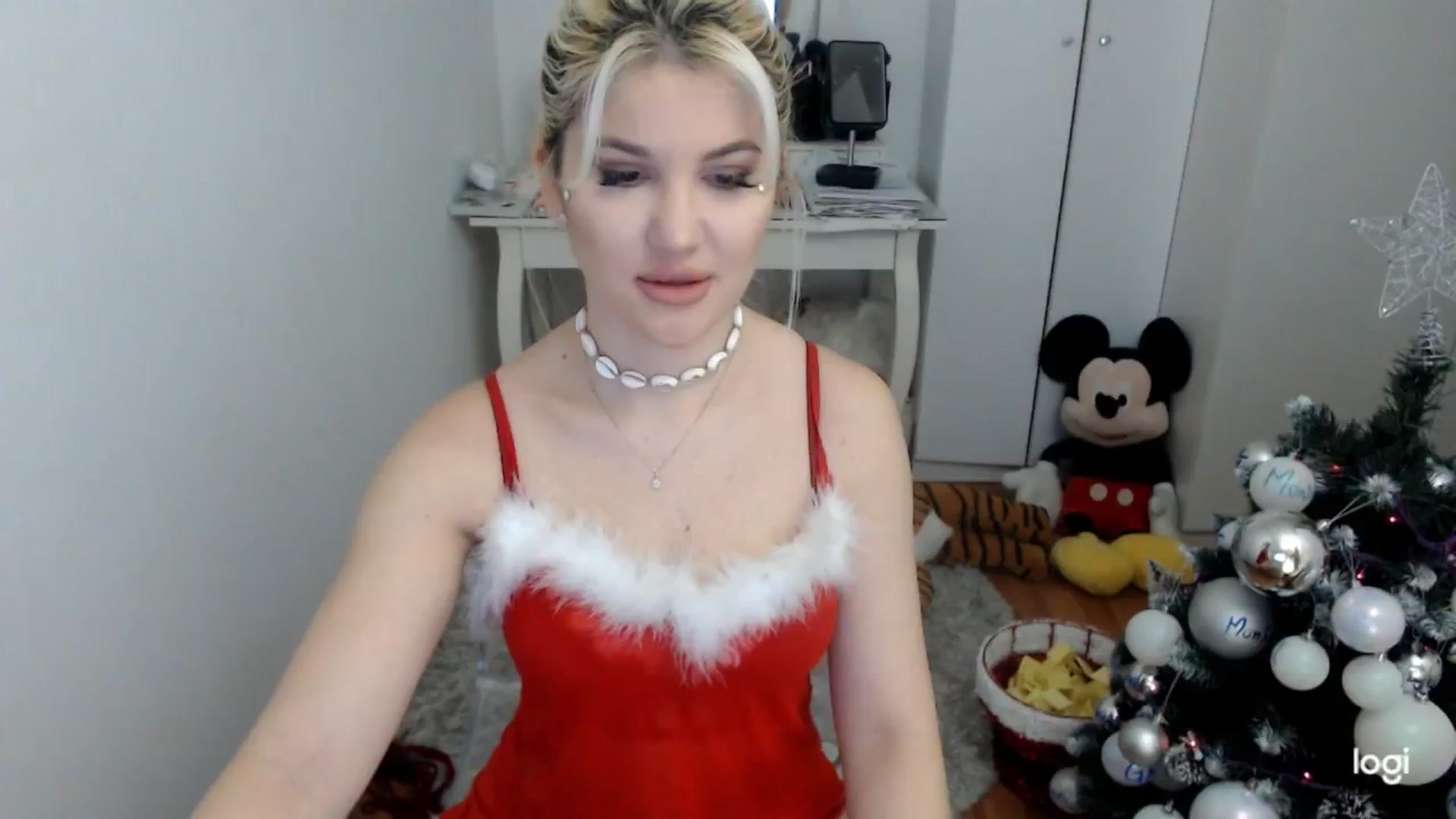 Gallery image thumbnail from WinterJewel's myfreecams stream on, 12/23/2024, 09:08 image 1 of 20