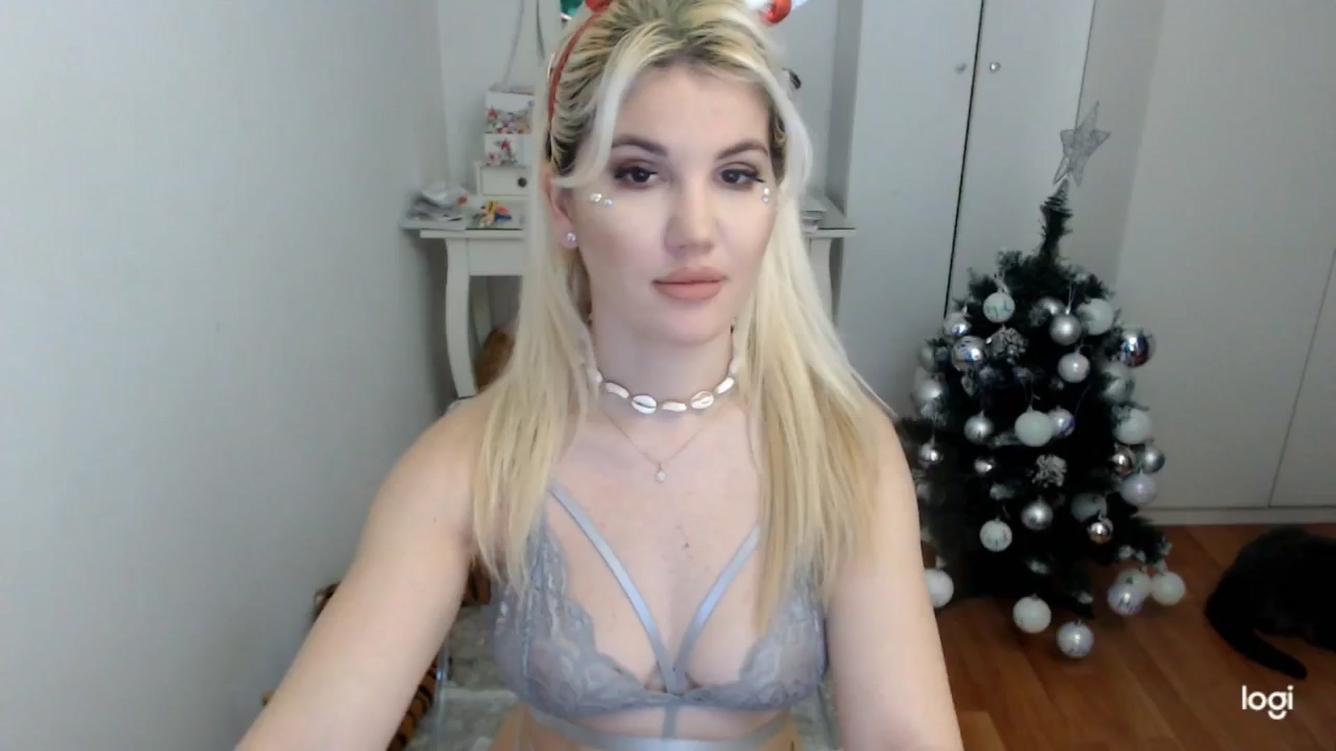 Gallery image thumbnail from WinterJewel's myfreecams stream on, 12/30/2024, 06:52 image 1 of 20