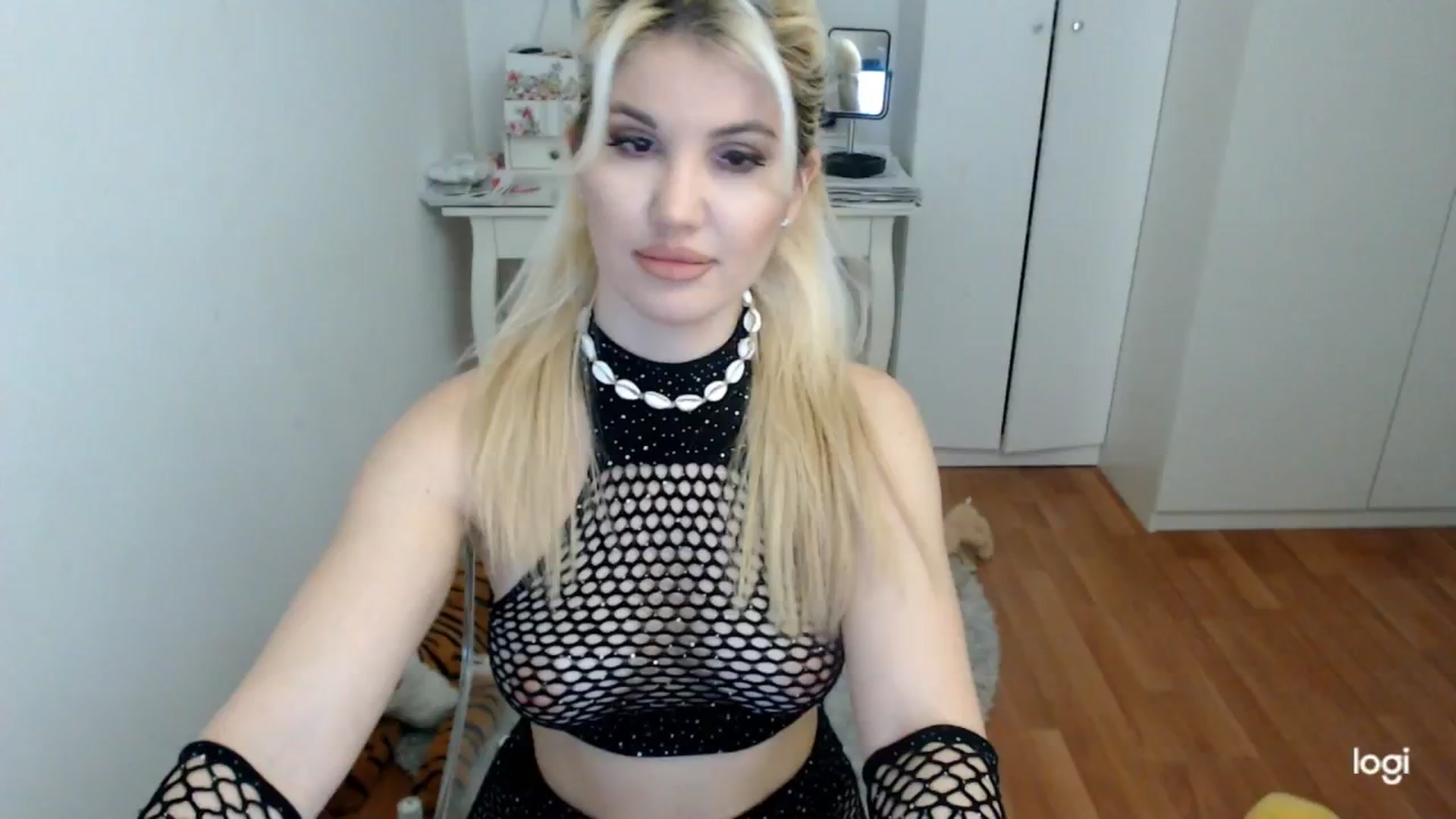 Gallery image thumbnail from WinterJewel's myfreecams stream on, 01/07/2025, 09:01 image 5 of 20