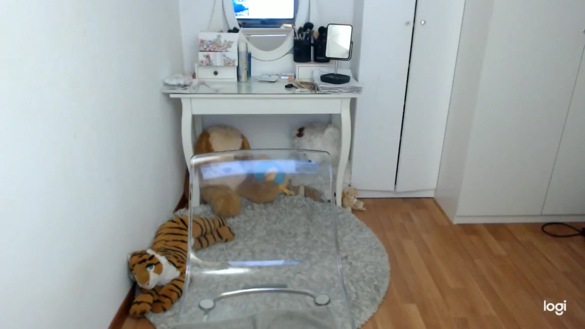 Gallery image thumbnail from WinterJewel's myfreecams stream on, 01/17/2025, 08:40 image 15 of 20