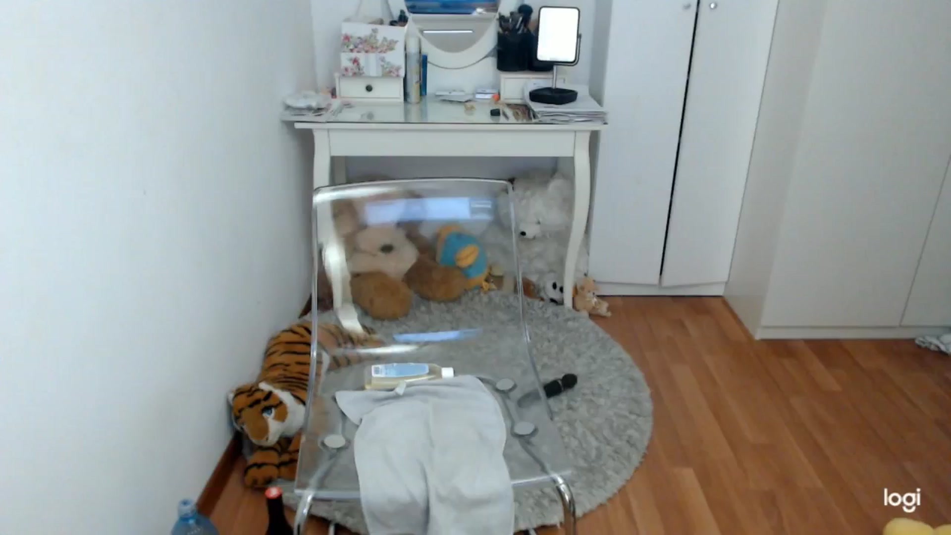 Gallery image thumbnail from WinterJewel's myfreecams stream on, 01/18/2025, 08:28 image 16 of 20