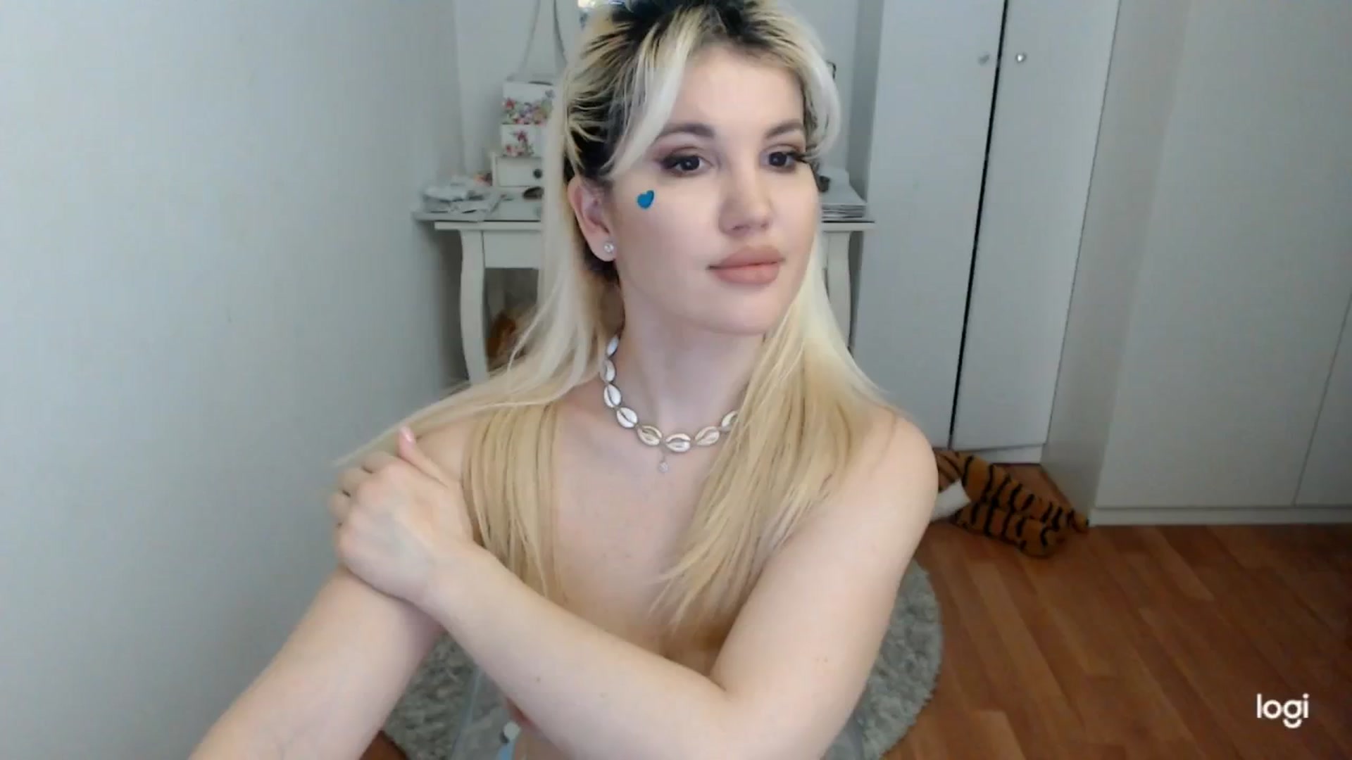 Gallery image thumbnail from WinterJewel's myfreecams stream on, 01/27/2025, 09:09 image 4 of 20