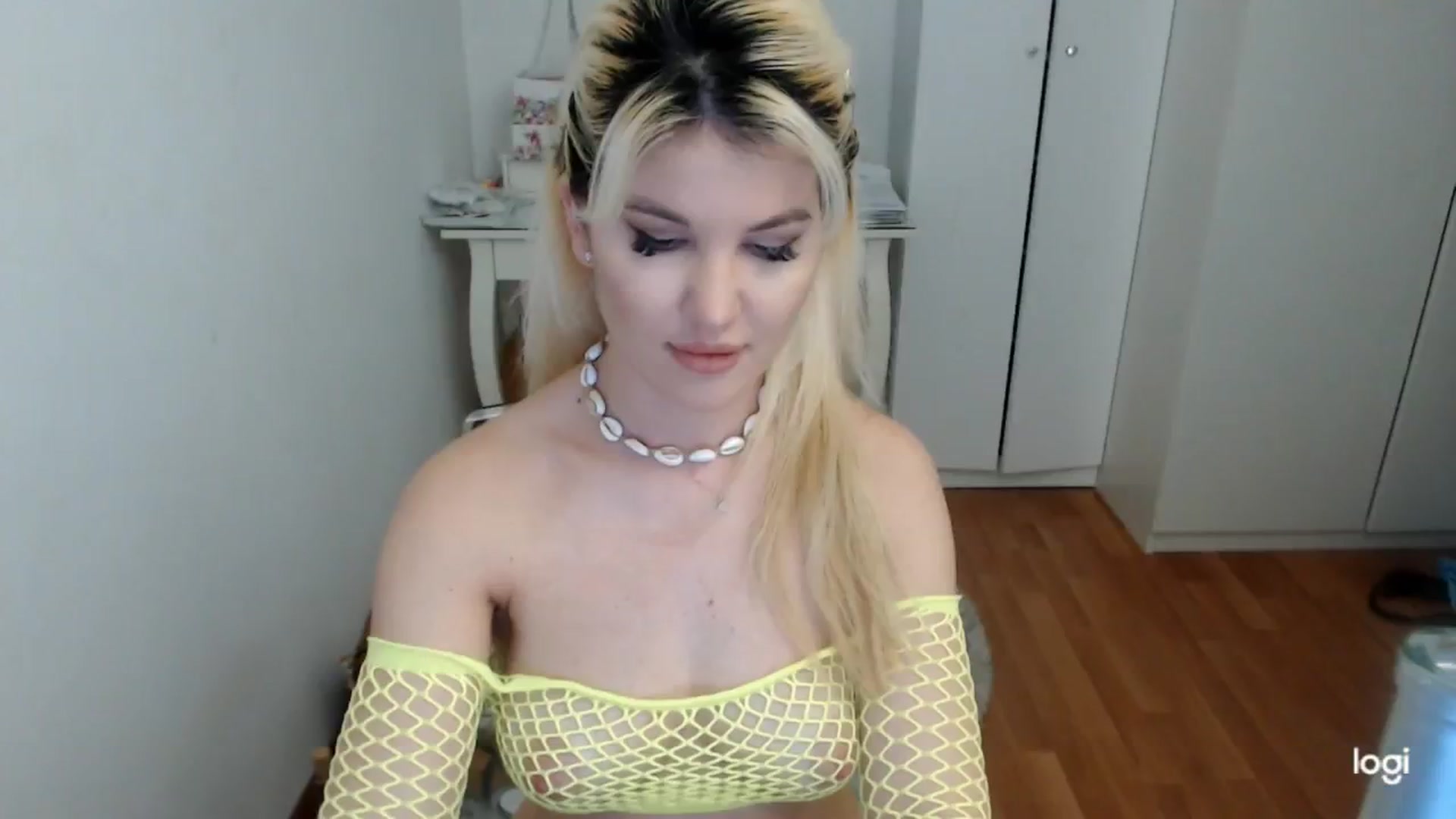 Gallery image thumbnail from WinterJewel's myfreecams stream on, 01/30/2025, 09:07 image 2 of 20
