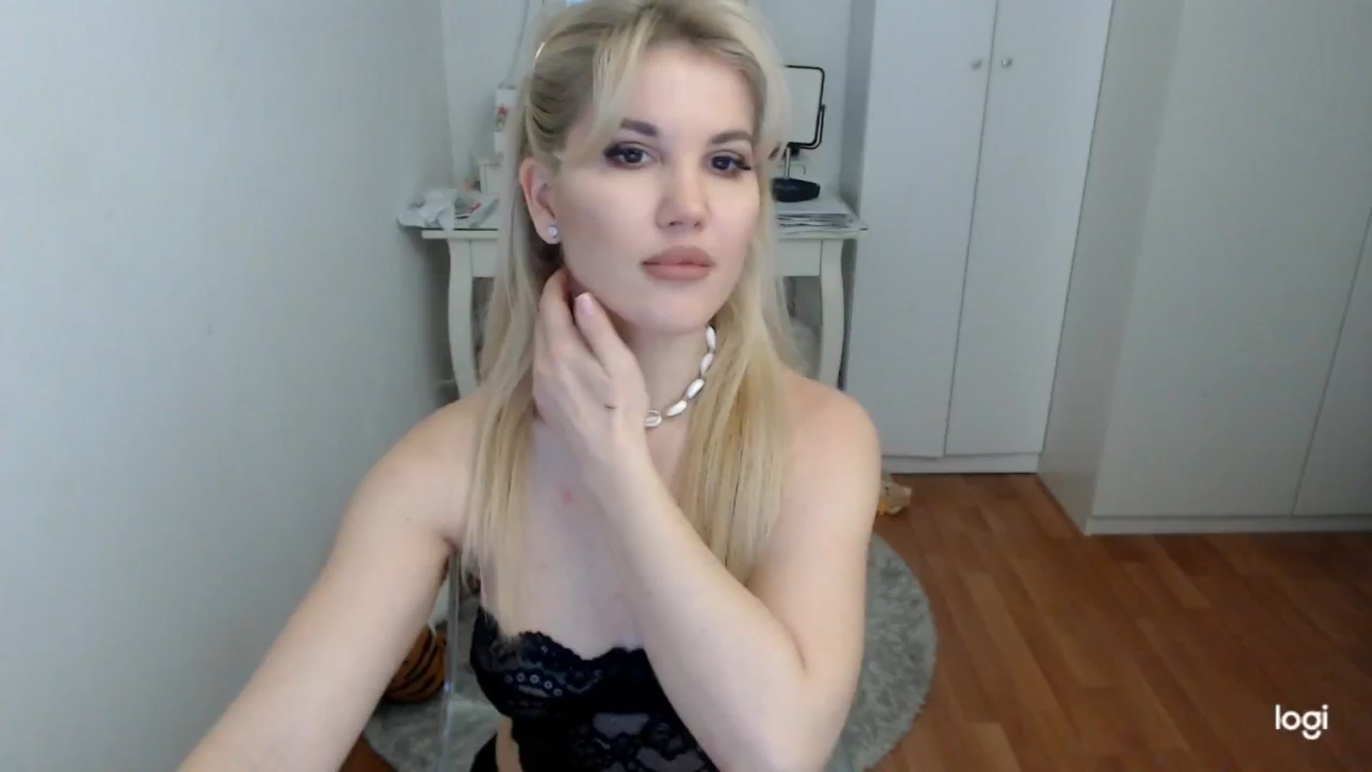 Gallery image thumbnail from WinterJewel's myfreecams stream on, 02/13/2025, 07:17 image 11 of 20