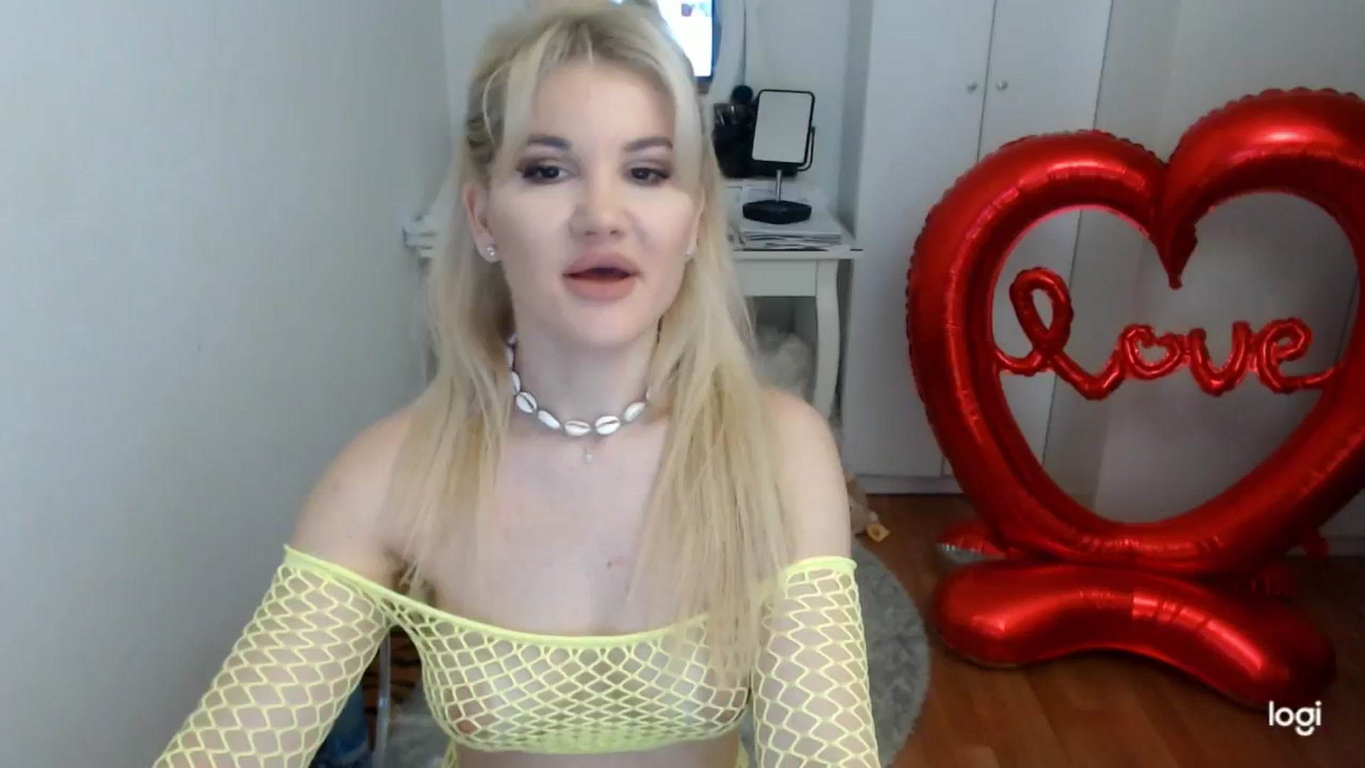 Gallery image thumbnail from WinterJewel's myfreecams stream on, 02/16/2025, 08:26 image 2 of 20
