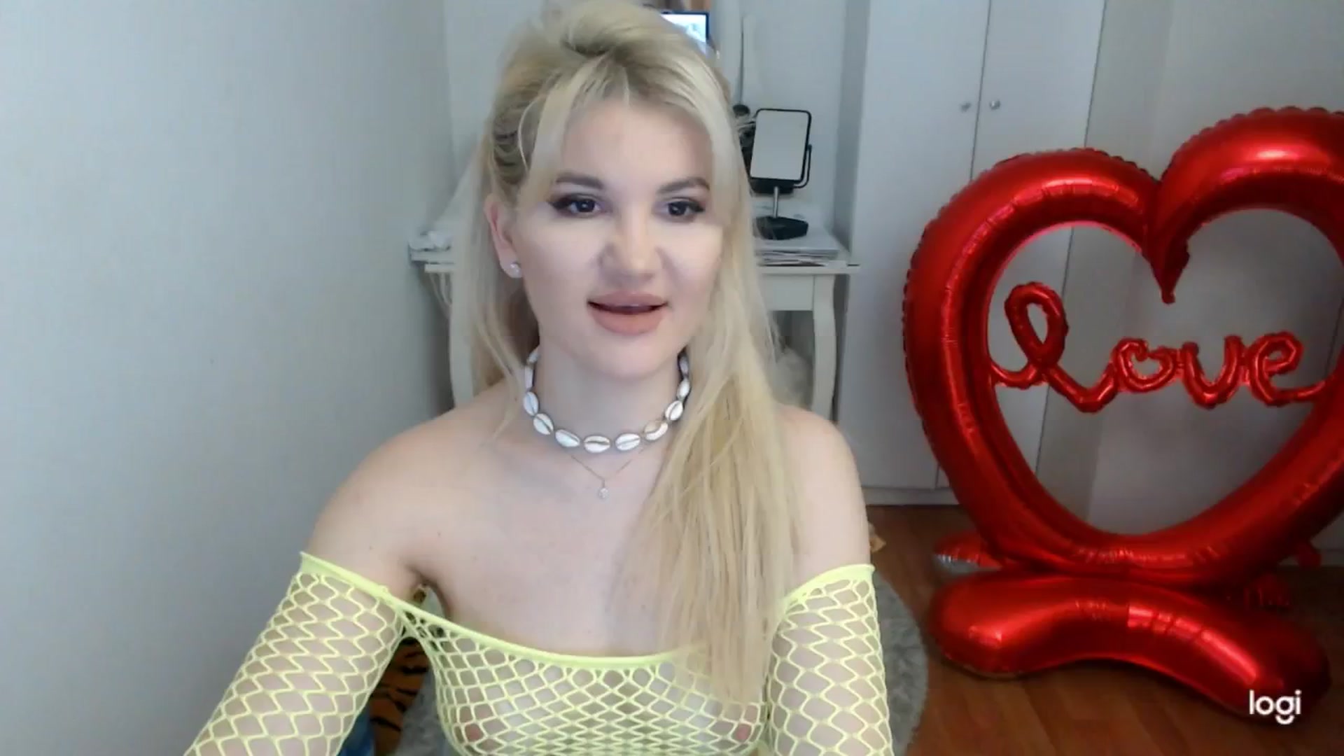 Gallery image thumbnail from WinterJewel's myfreecams stream on, 02/16/2025, 08:26 image 1 of 20