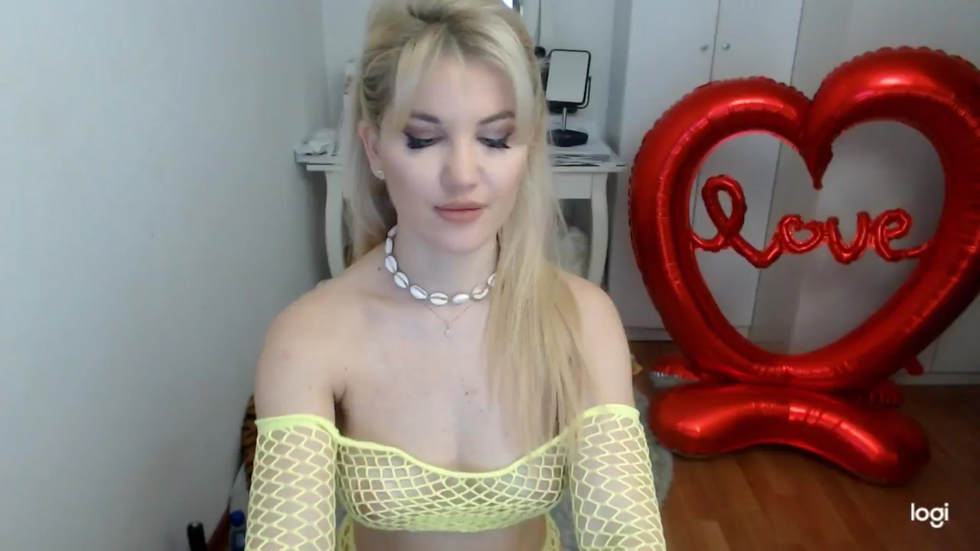Gallery image thumbnail from WinterJewel's myfreecams stream on, 02/16/2025, 08:26 image 5 of 20