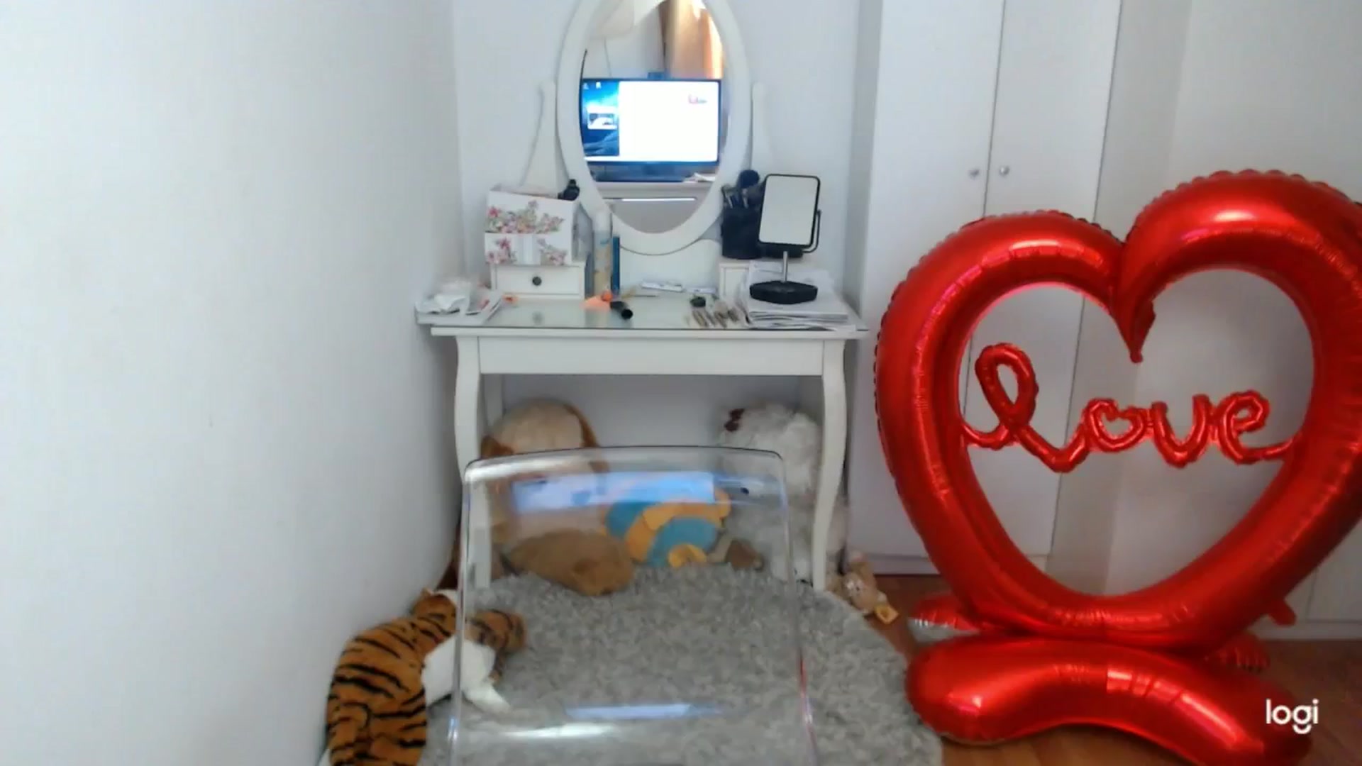 Gallery image thumbnail from WinterJewel's myfreecams stream on, 02/16/2025, 09:54 image 15 of 20