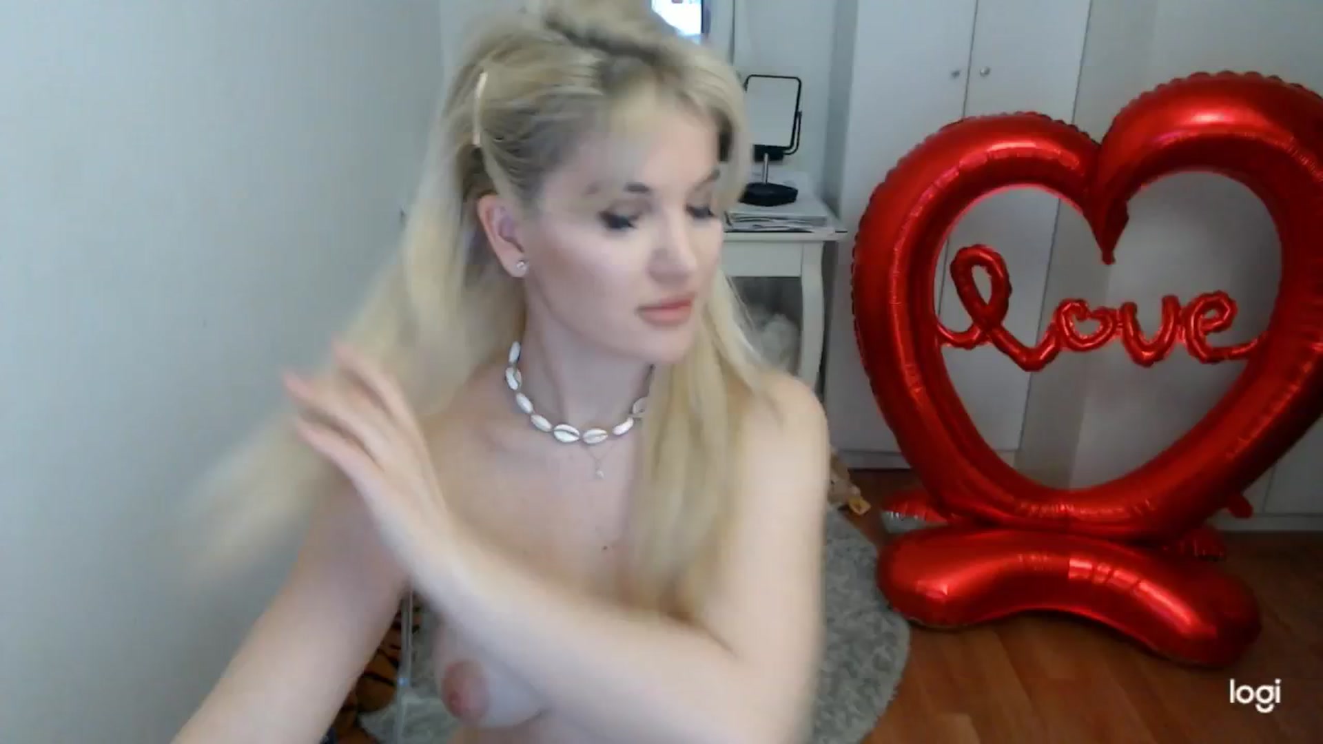 Gallery image thumbnail from WinterJewel's myfreecams stream on, 02/16/2025, 09:54 image 3 of 20
