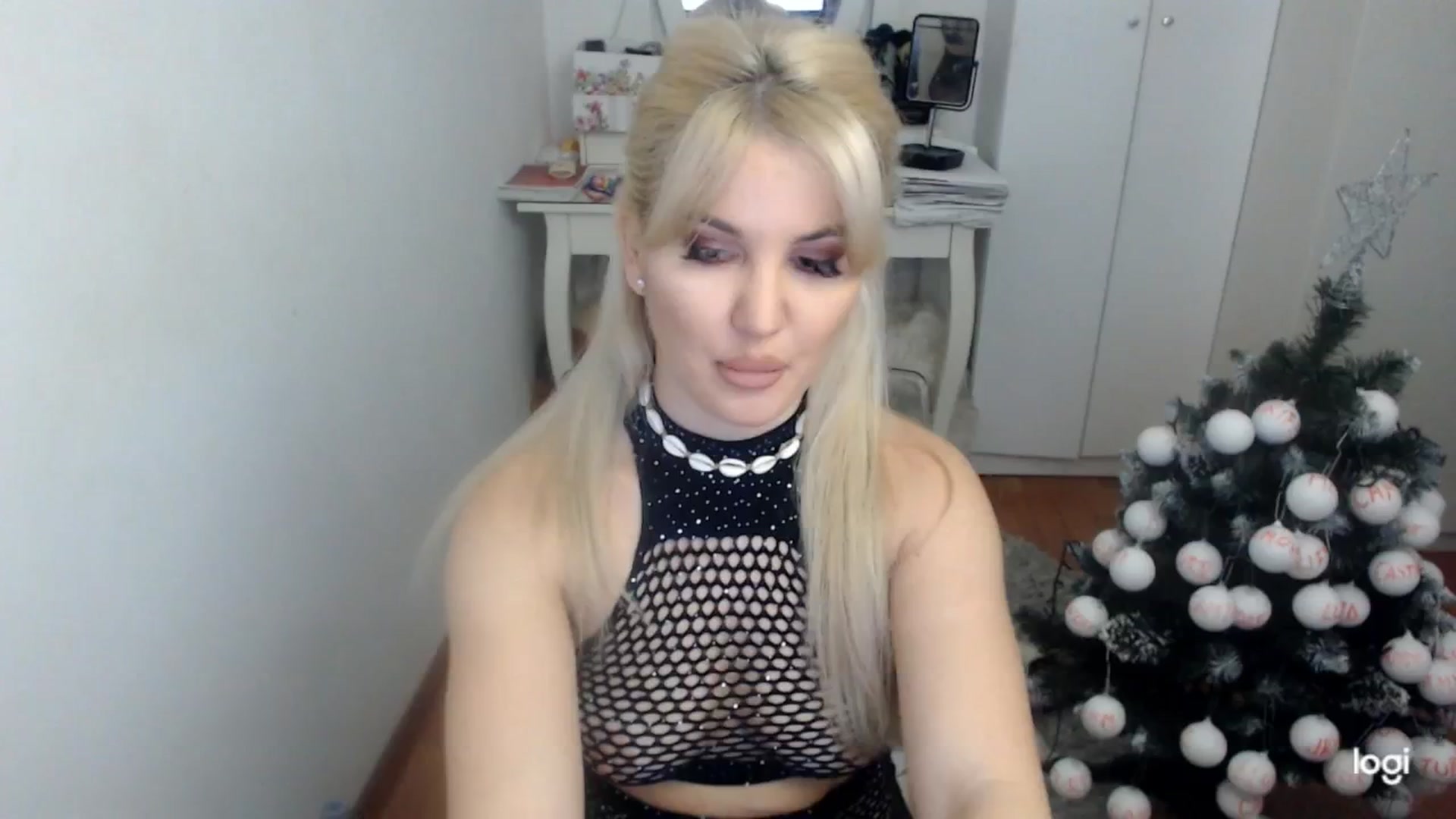 Gallery image thumbnail from WinterJewel's myfreecams stream on, 12/17/2025, 09:29 image 3 of 20