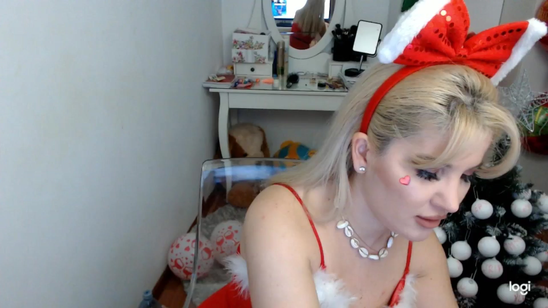 Gallery image thumbnail from WinterJewel's myfreecams stream on, 12/24/2025, 10:59 image 3 of 20