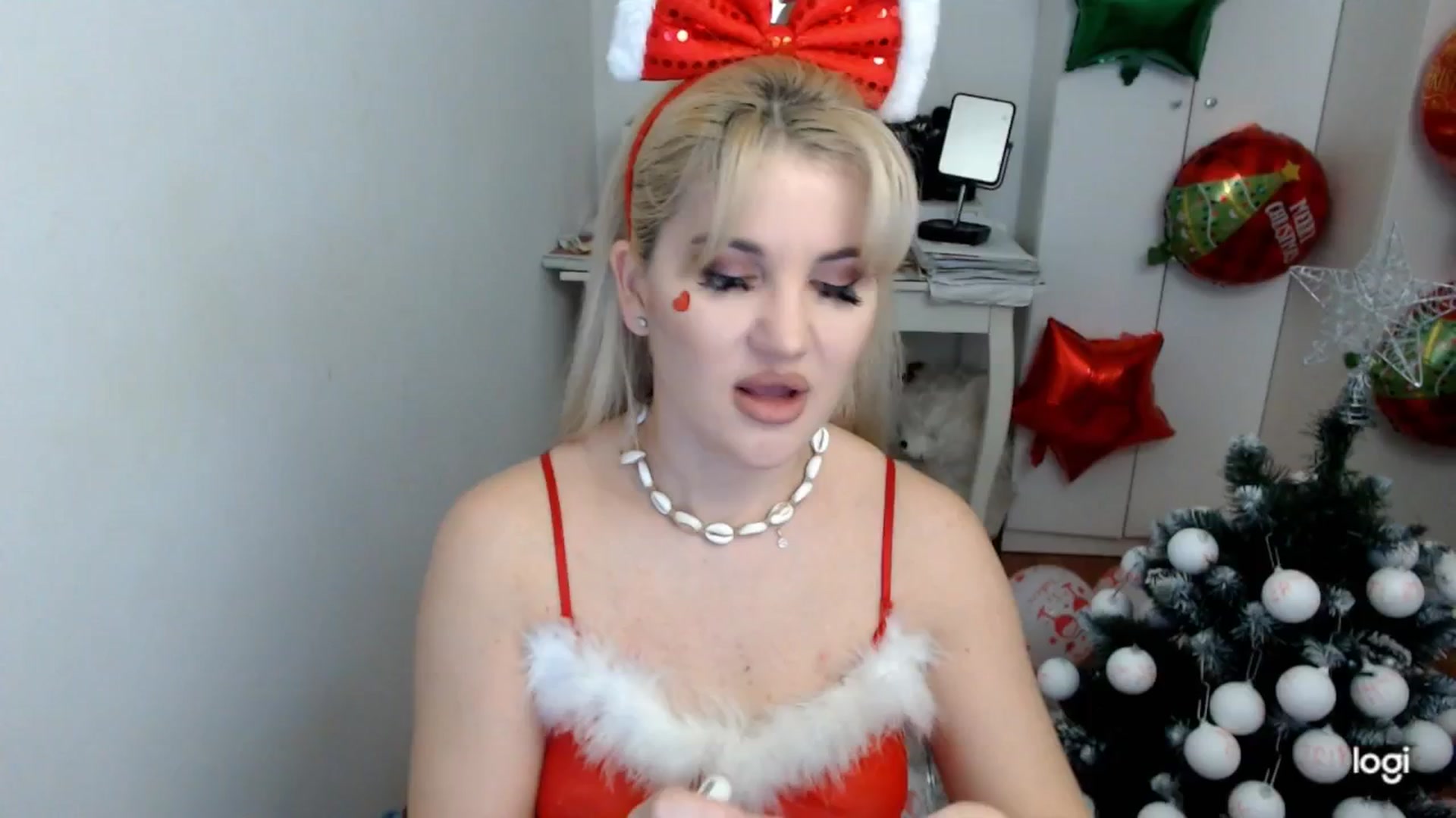 Gallery image thumbnail from WinterJewel's myfreecams stream on, 12/24/2025, 10:59 image 2 of 20