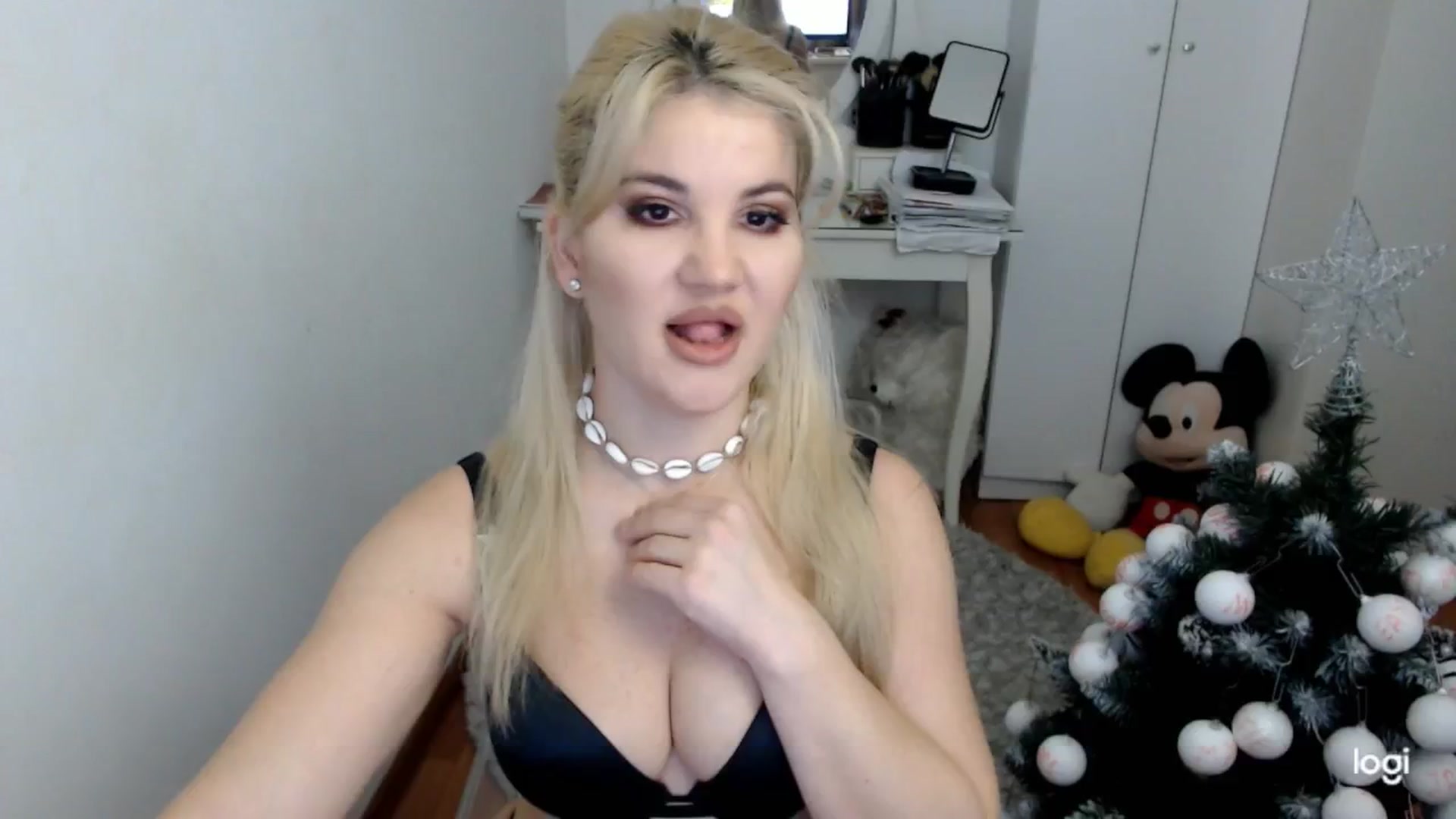 Gallery image thumbnail from WinterJewel's myfreecams stream on, 12/27/2025, 09:54 image 2 of 20