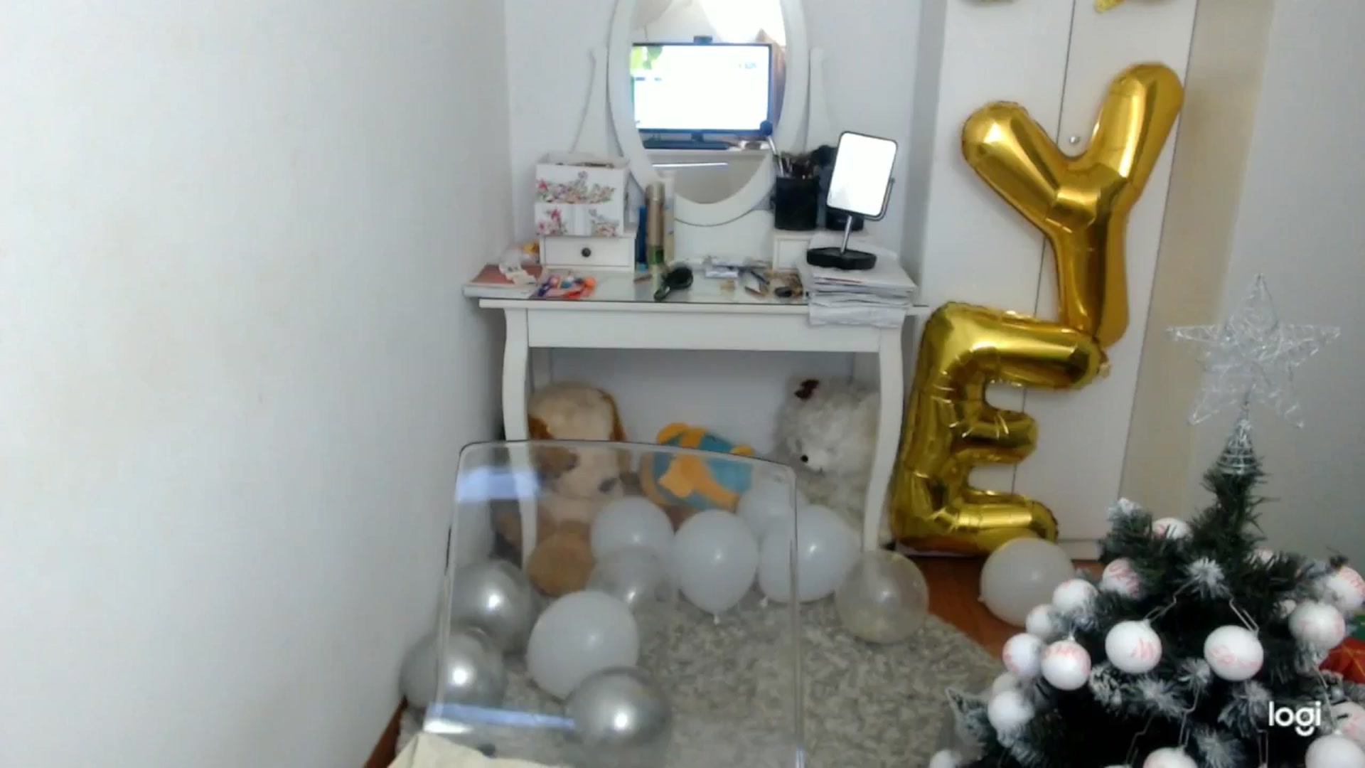 Gallery image thumbnail from WinterJewel's myfreecams stream on, 12/28/2025, 10:35 image 16 of 20