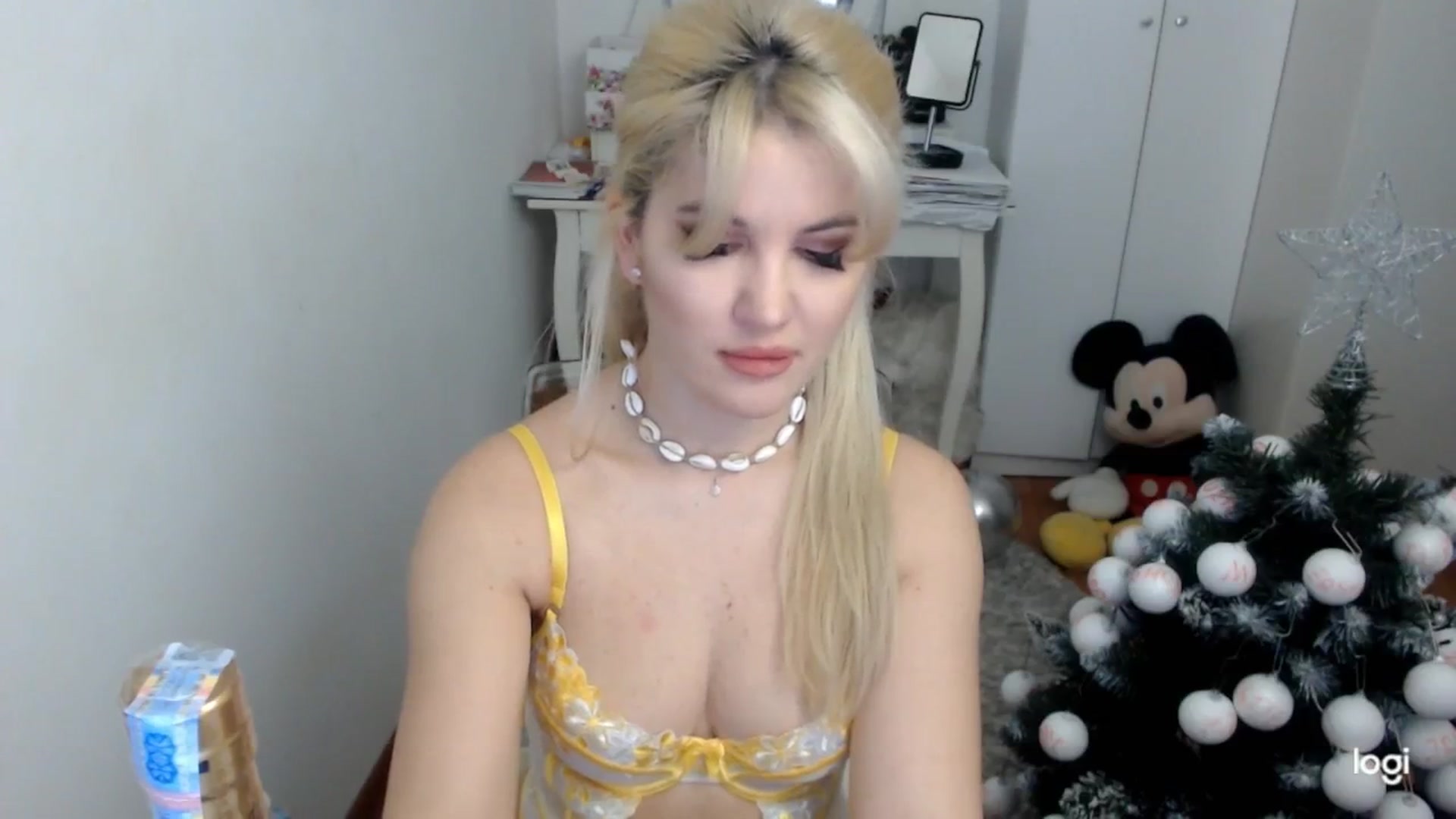 Gallery image thumbnail from WinterJewel's myfreecams stream on, 12/30/2025, 09:31 image 3 of 20