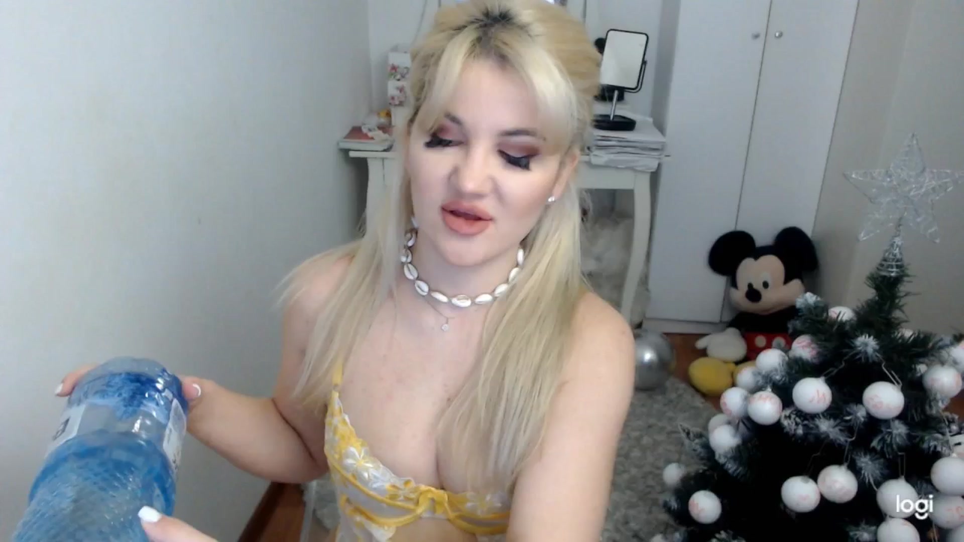 Gallery image thumbnail from WinterJewel's myfreecams stream on, 12/30/2025, 09:31 image 1 of 20