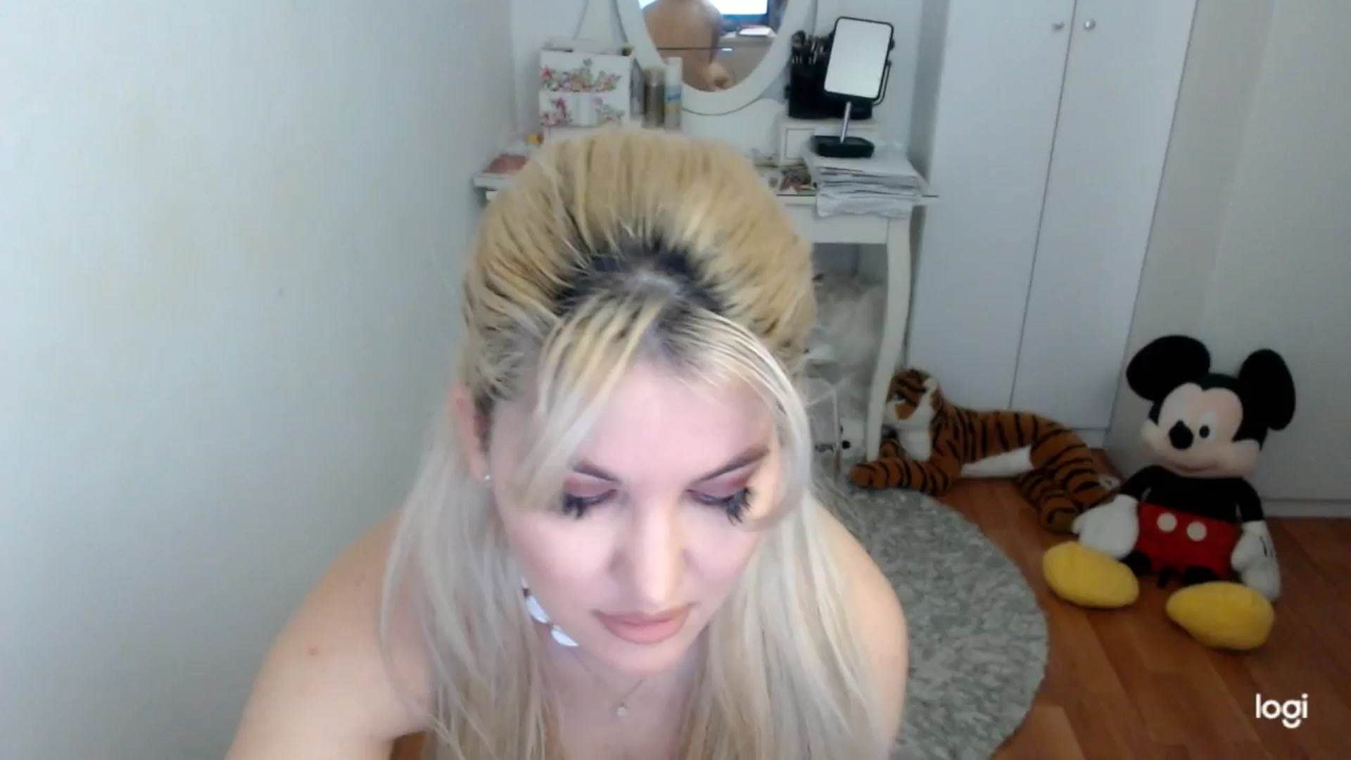 Gallery image thumbnail from WinterJewel's myfreecams stream on, 01/05/2026, 09:12 image 12 of 20