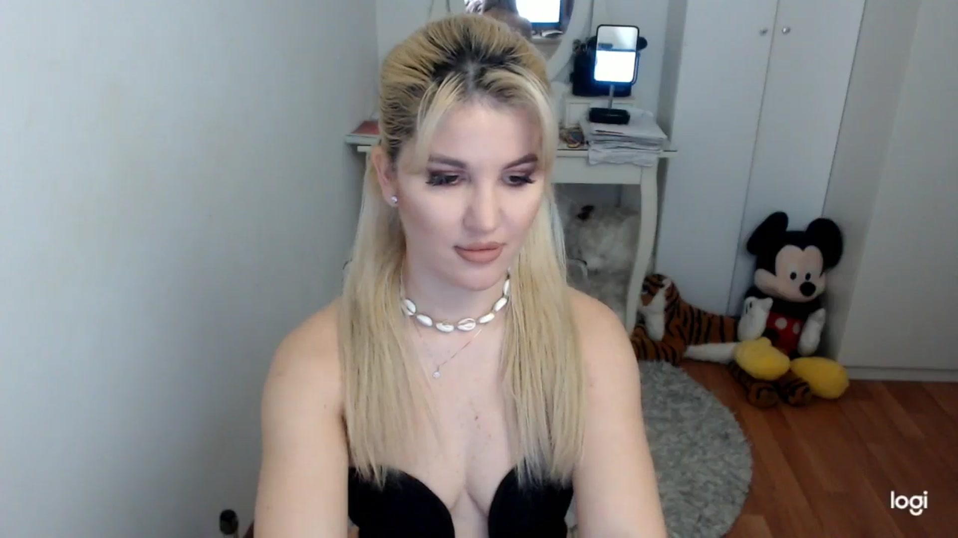 Gallery image thumbnail from WinterJewel's myfreecams stream on, 01/08/2026, 09:46 image 2 of 20