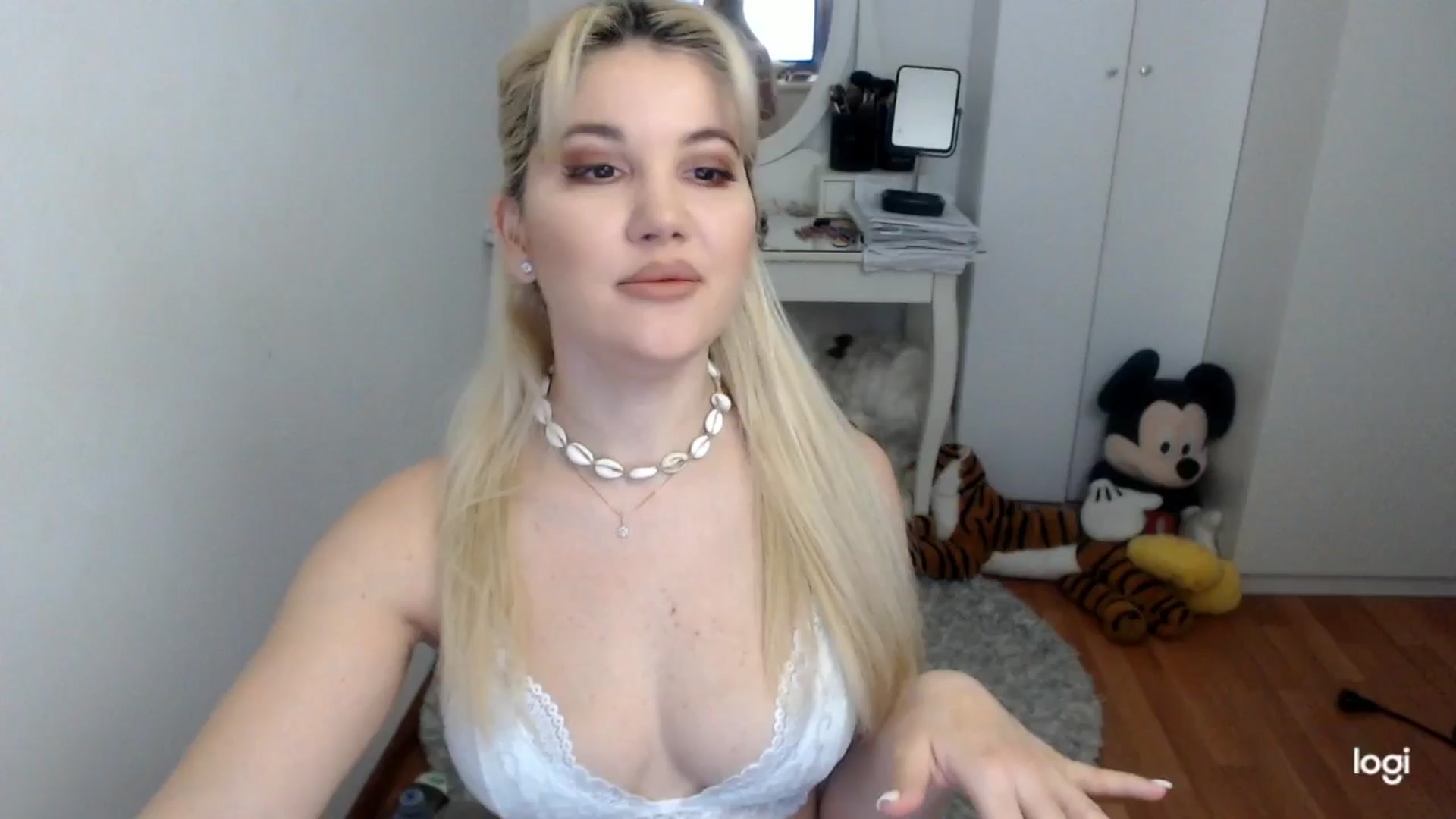 Gallery image thumbnail from WinterJewel's myfreecams stream on, 01/14/2026, 09:24 image 4 of 20
