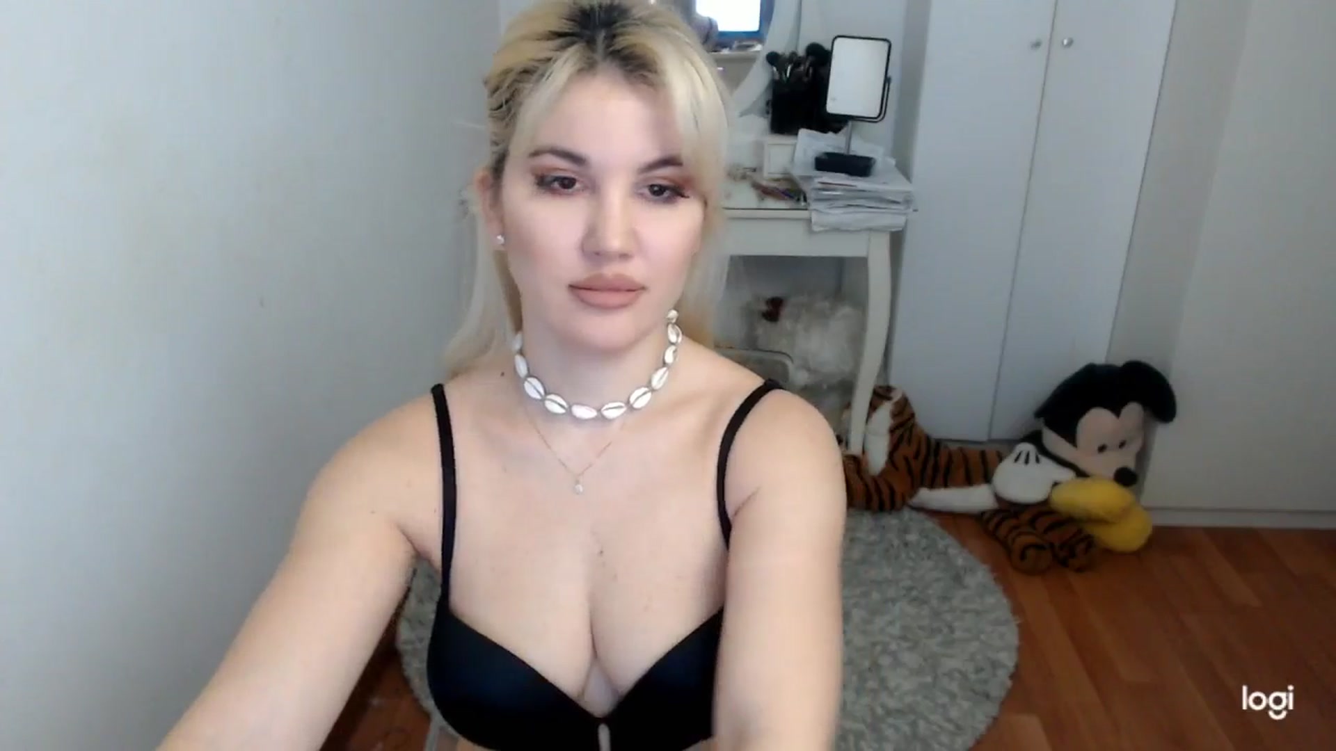 Gallery image thumbnail from WinterJewel's myfreecams stream on, 01/16/2026, 09:31 image 2 of 20