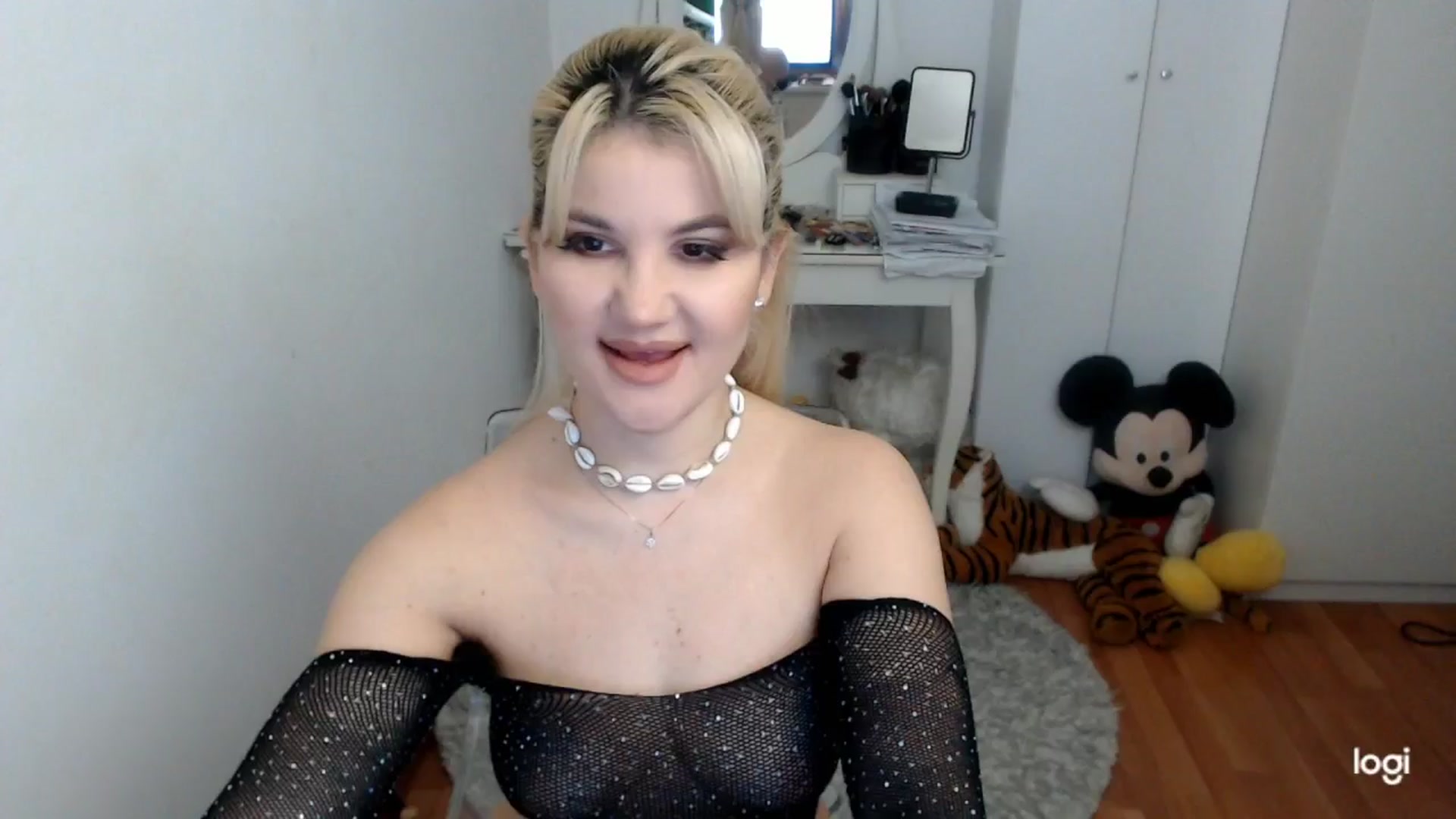 Gallery image thumbnail from WinterJewel's myfreecams stream on, 01/18/2026, 10:19 image 3 of 20